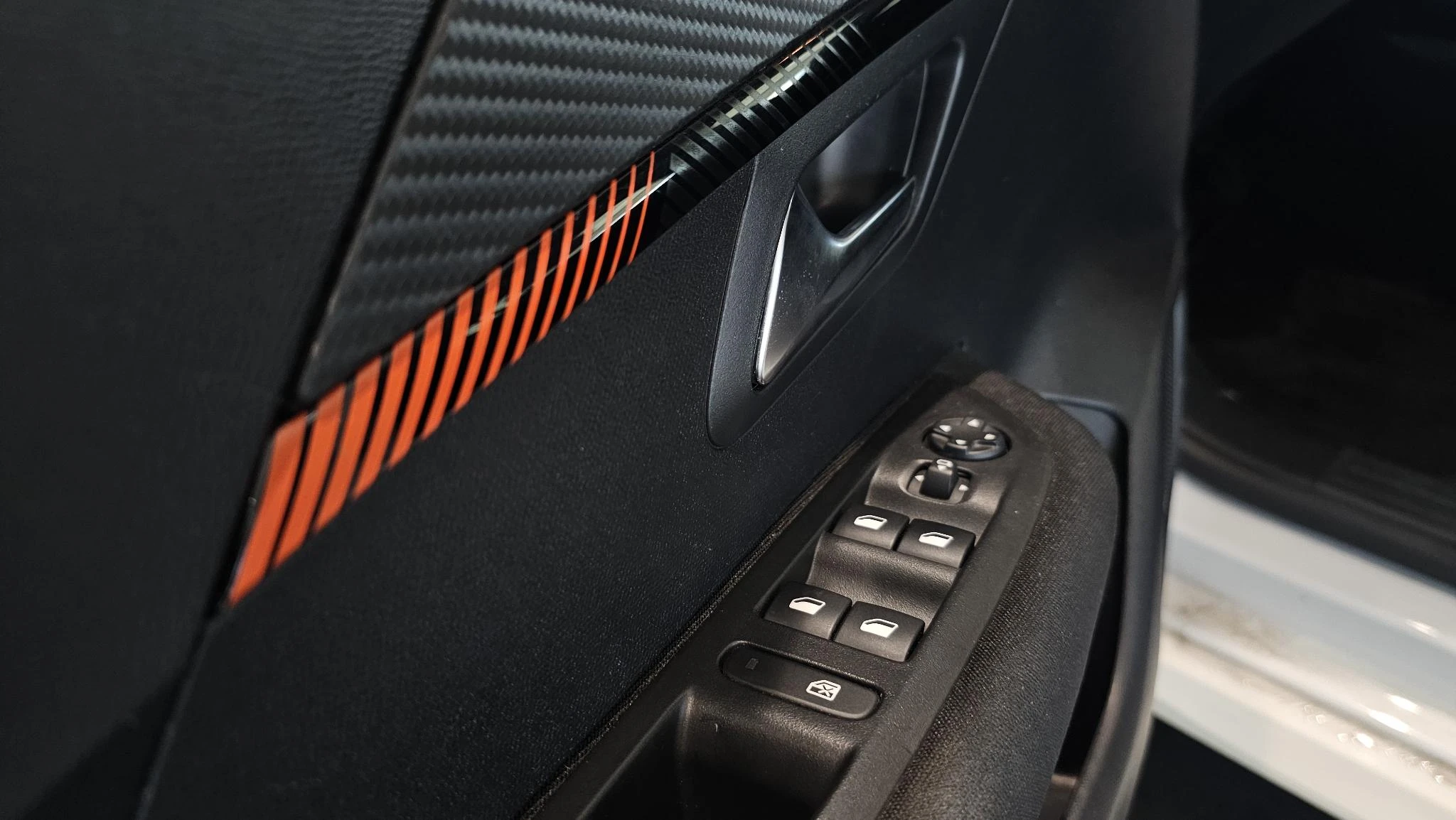 Peugeot-208-image-14