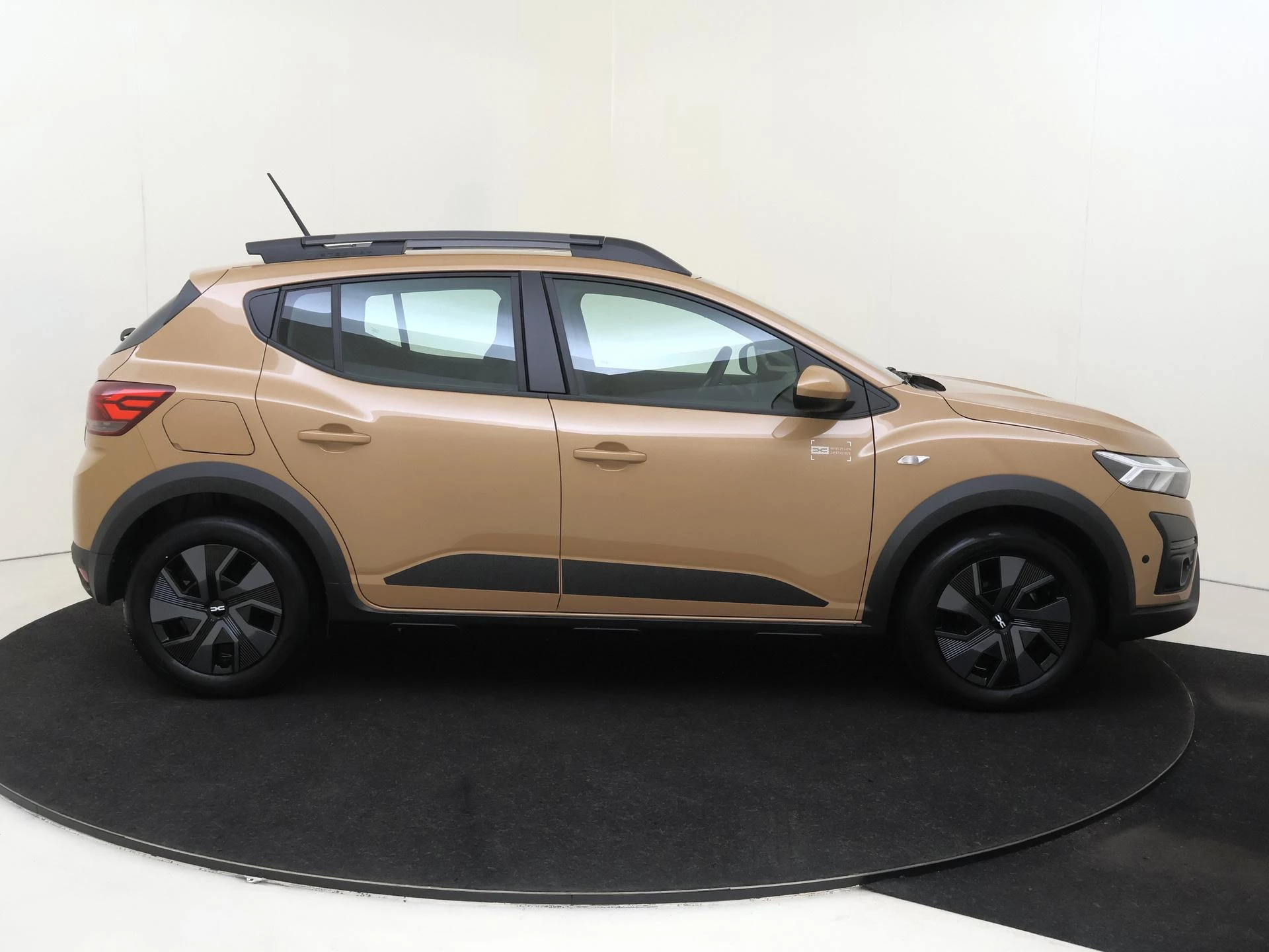 Dacia-Sandero Stepway-image-8