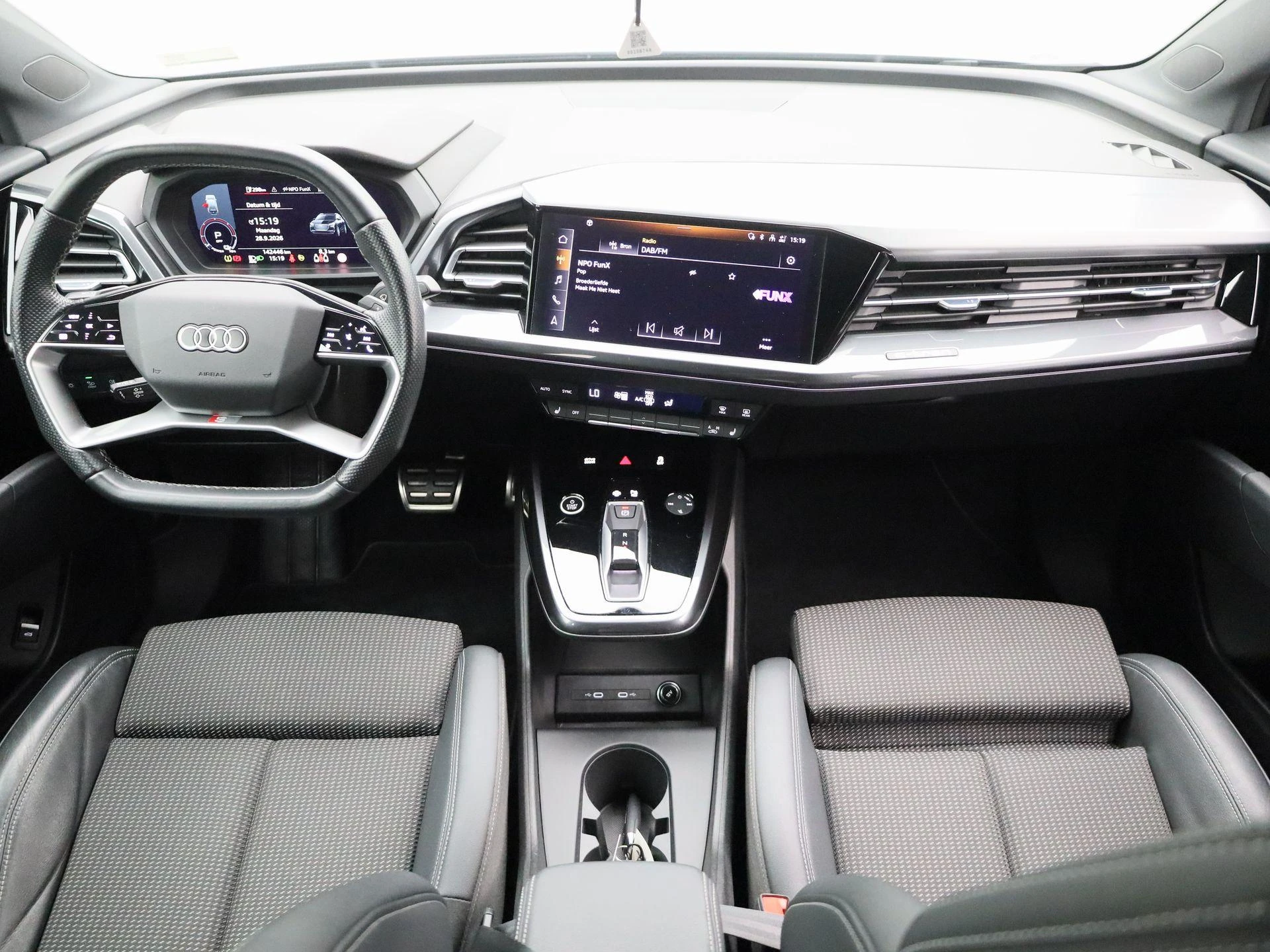 Audi-Q4 e-tron-image-7