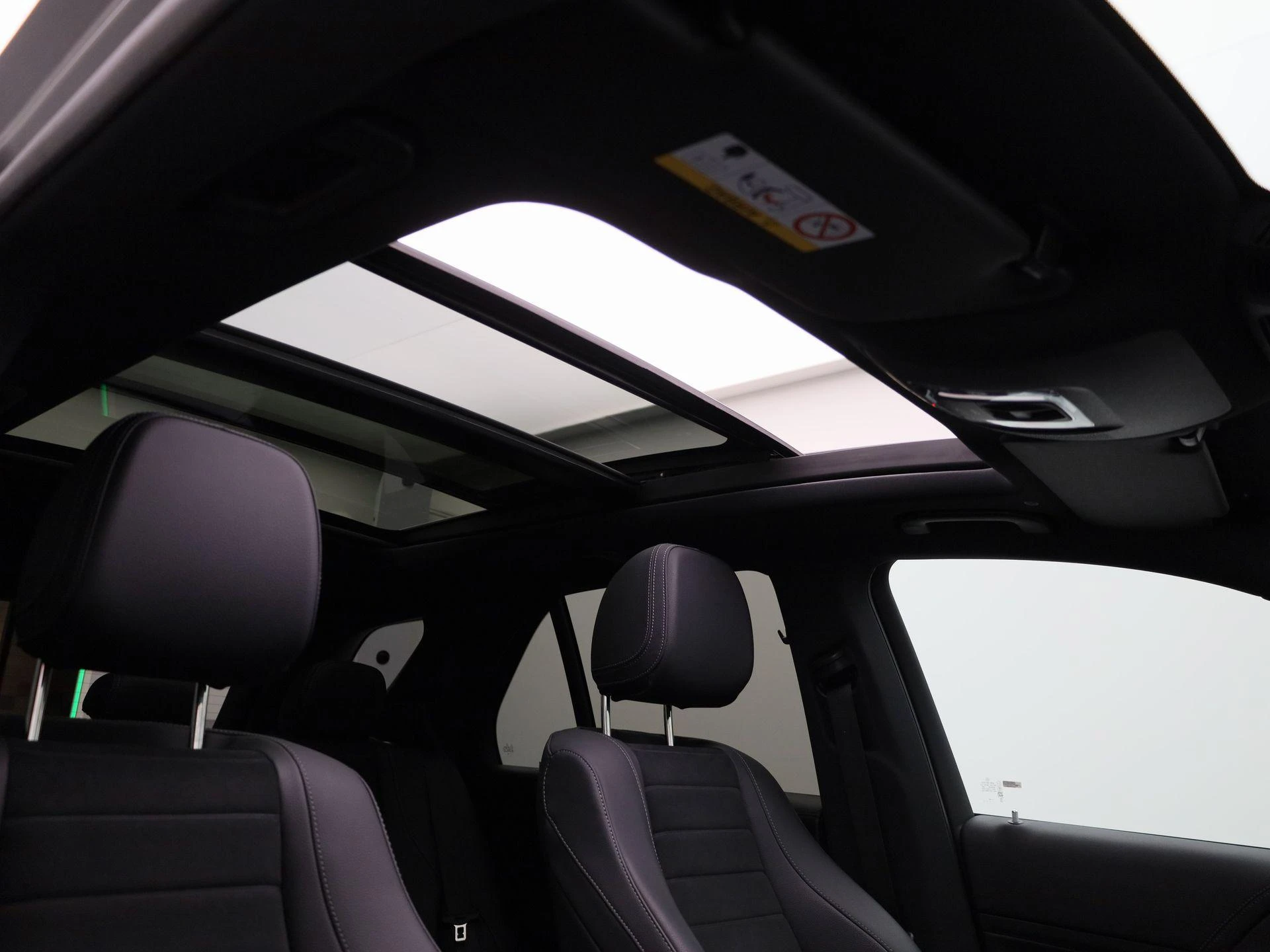 Mercedes-Benz-GLE-image-57