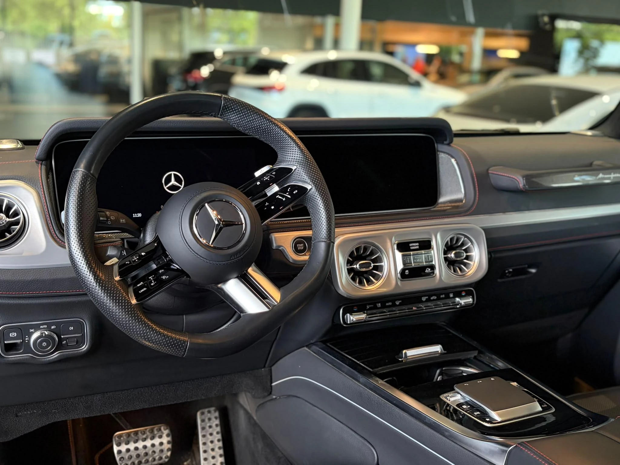 Mercedes-Benz-G-Klasse-image-13