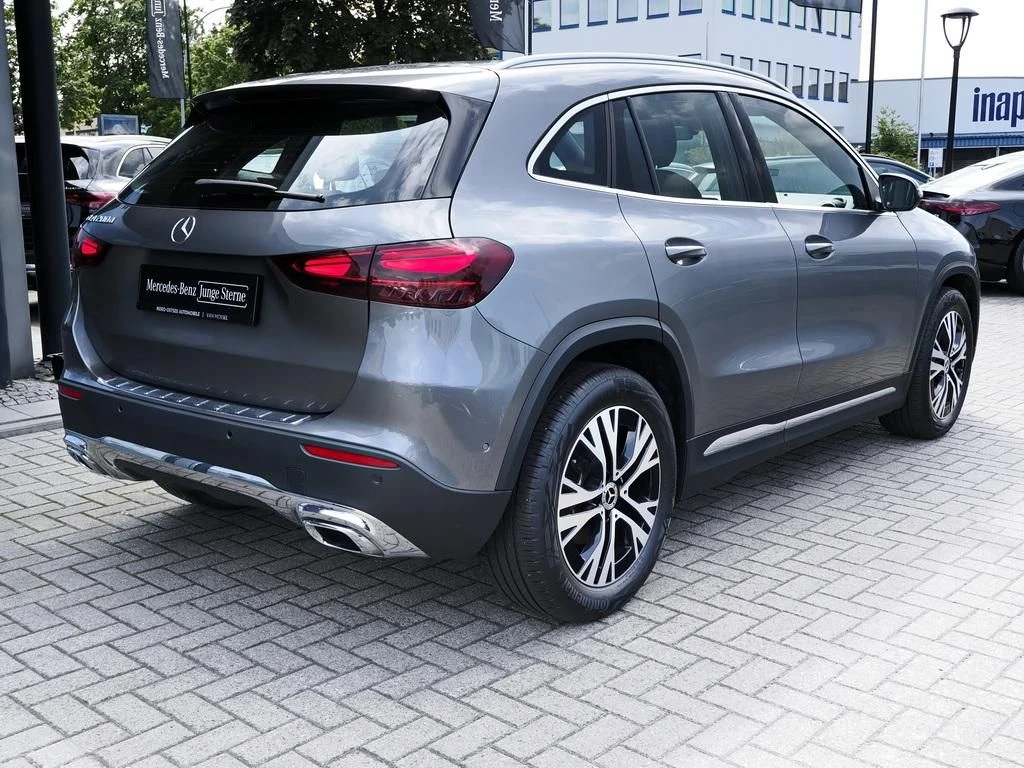 Mercedes-Benz-GLA 200 d-image-5