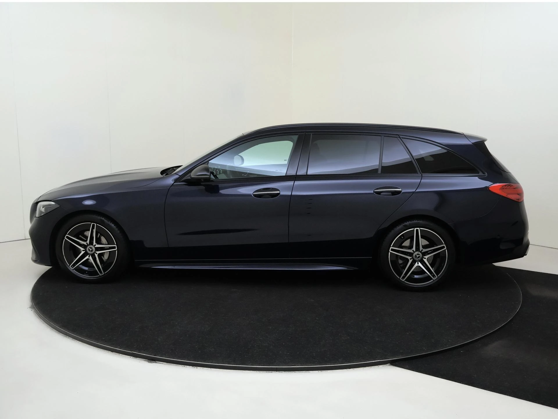 Mercedes-Benz-C-Klasse-image-7