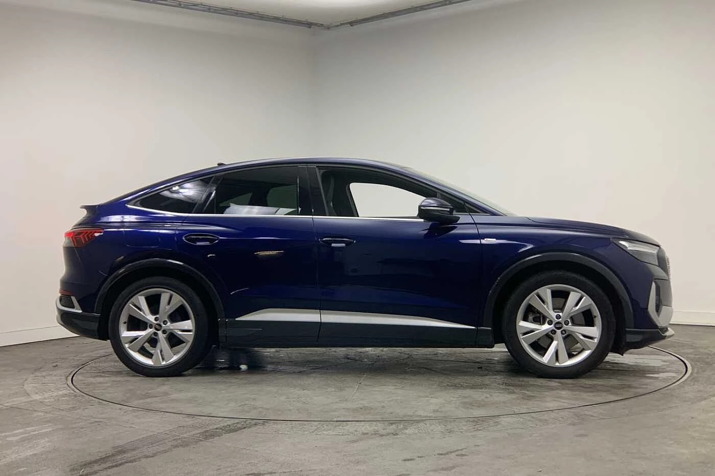 Audi-Q4 Sportback e-tron-image-3
