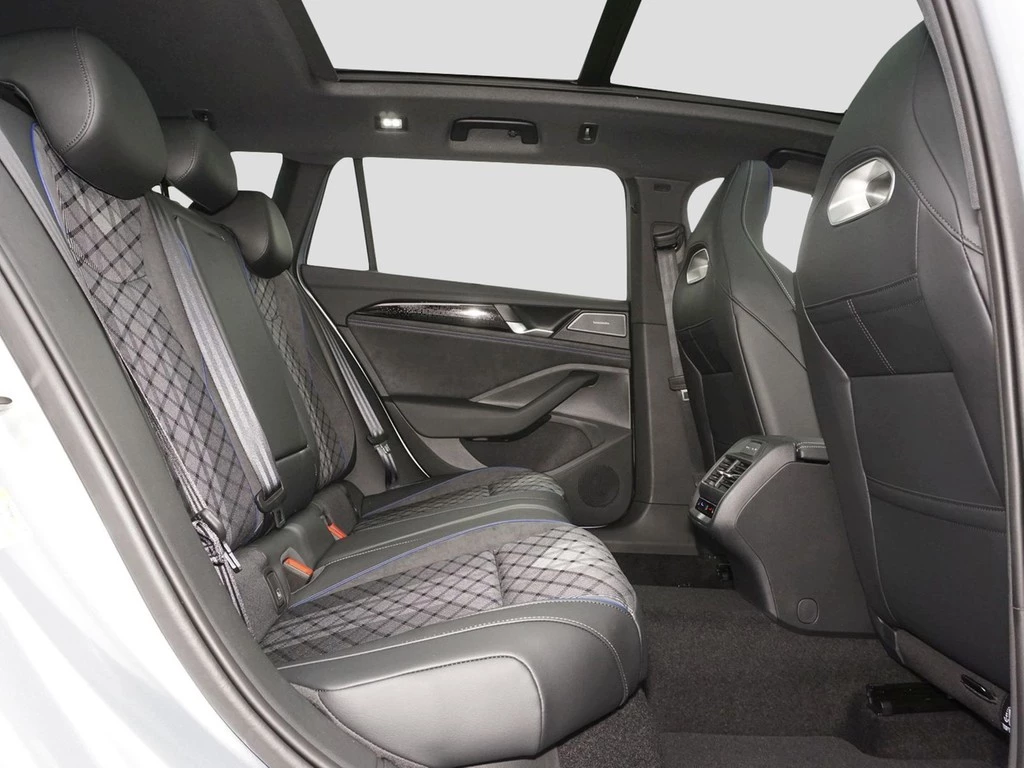 Volkswagen-Passat-image-9