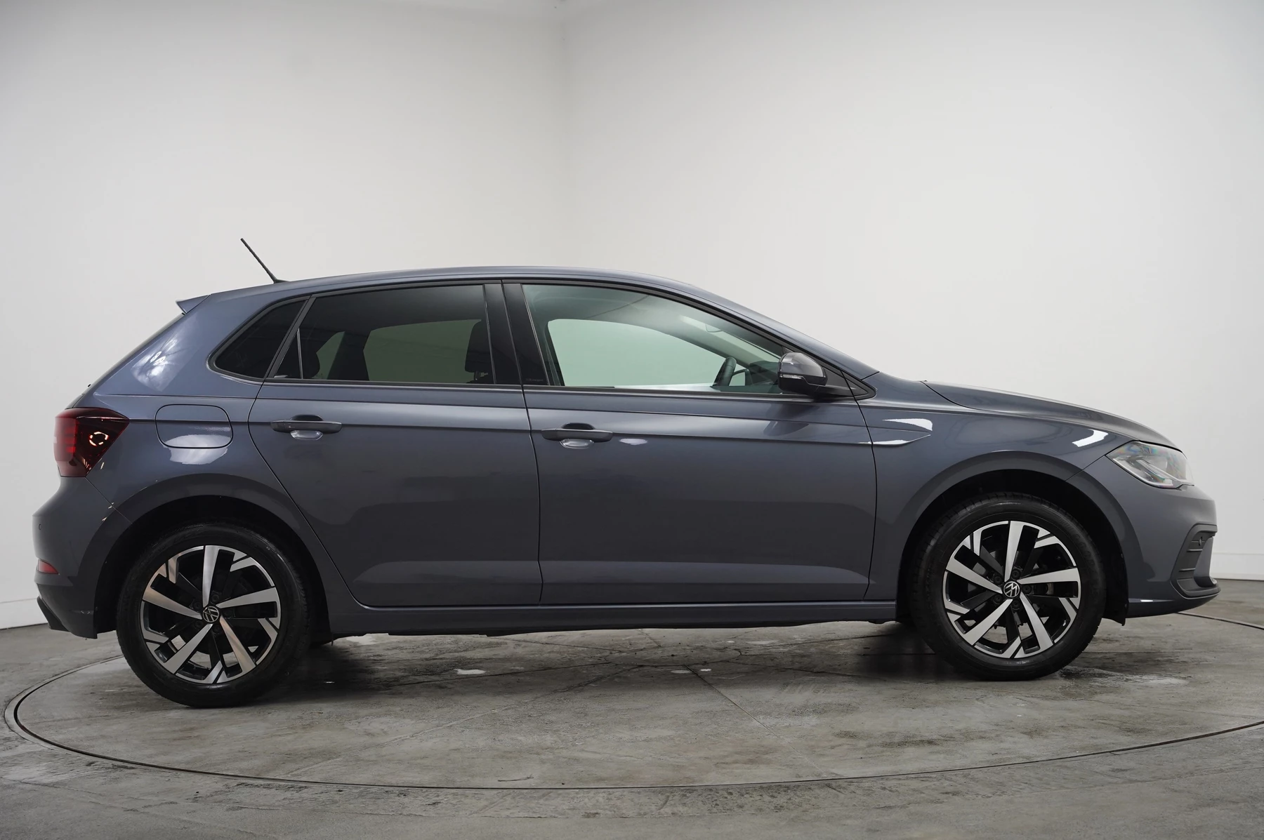 Volkswagen-Polo-image-3