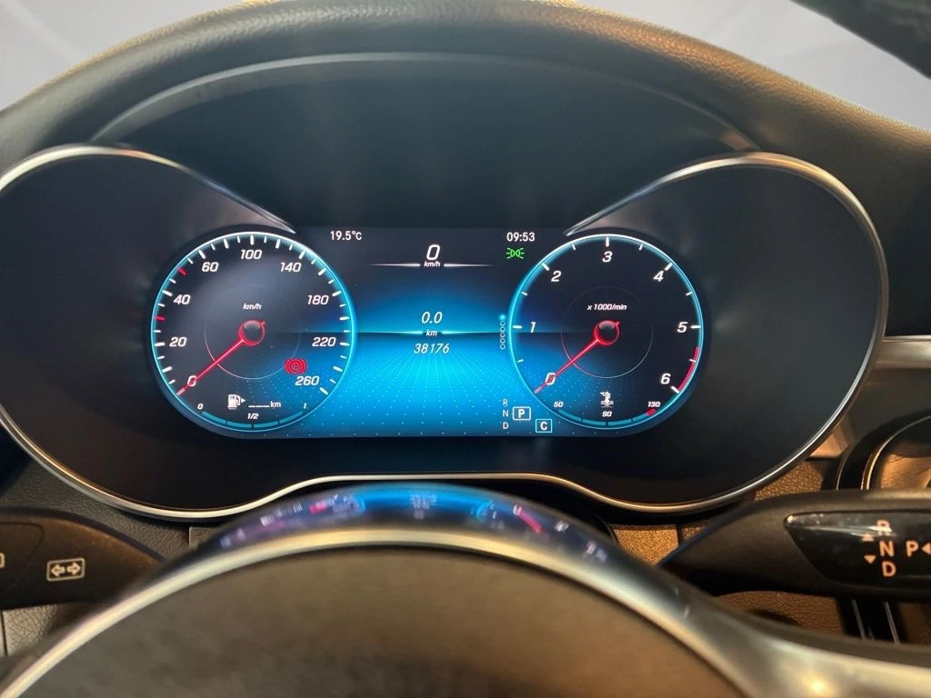 Mercedes-Benz-GLC 300 d-image-6