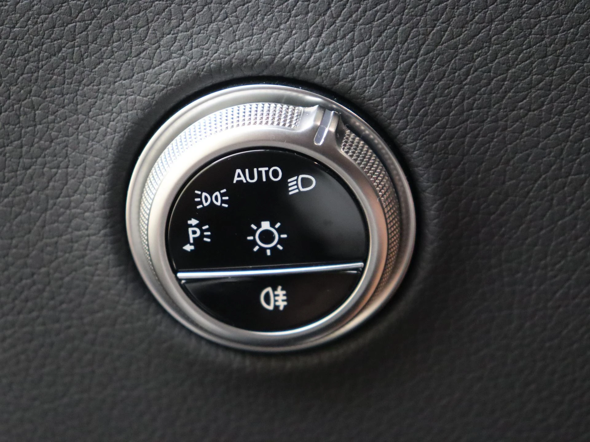 Mercedes-Benz-GLC-image-23