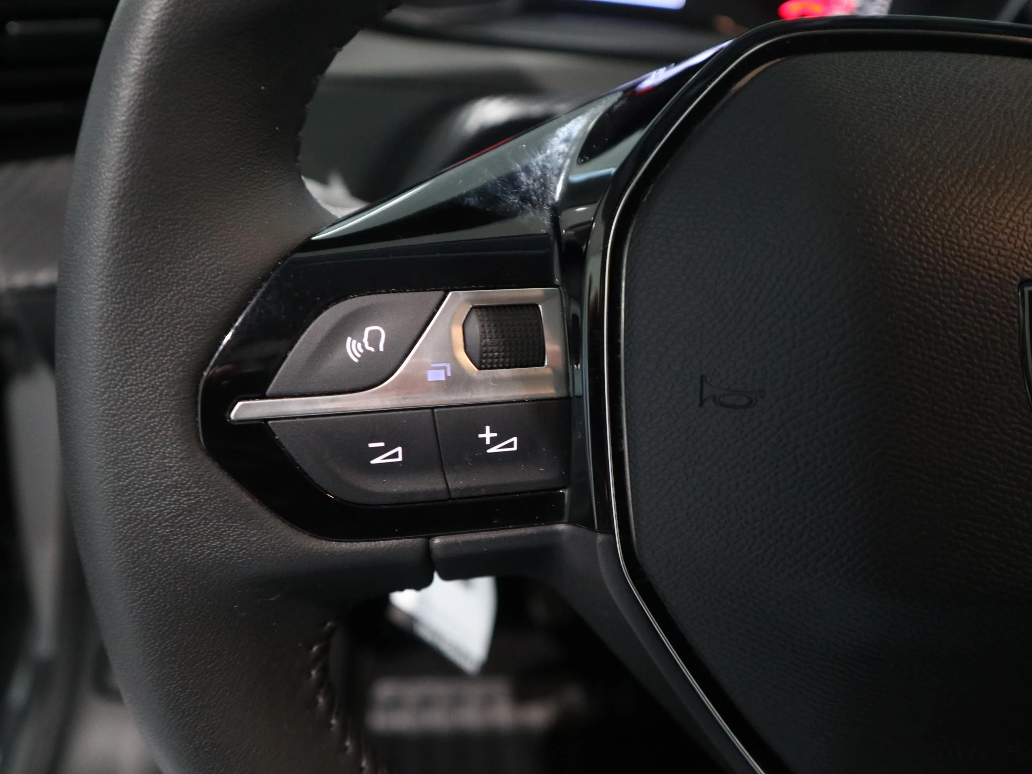 Peugeot-208-image-12