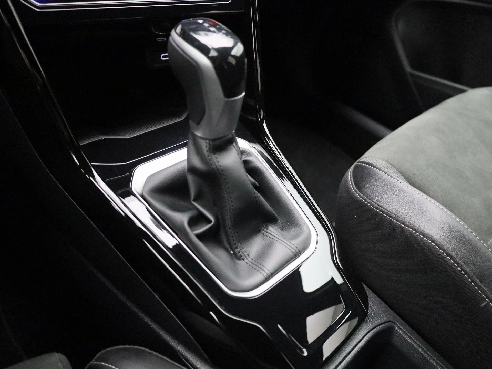 Volkswagen-T-Roc-image-17