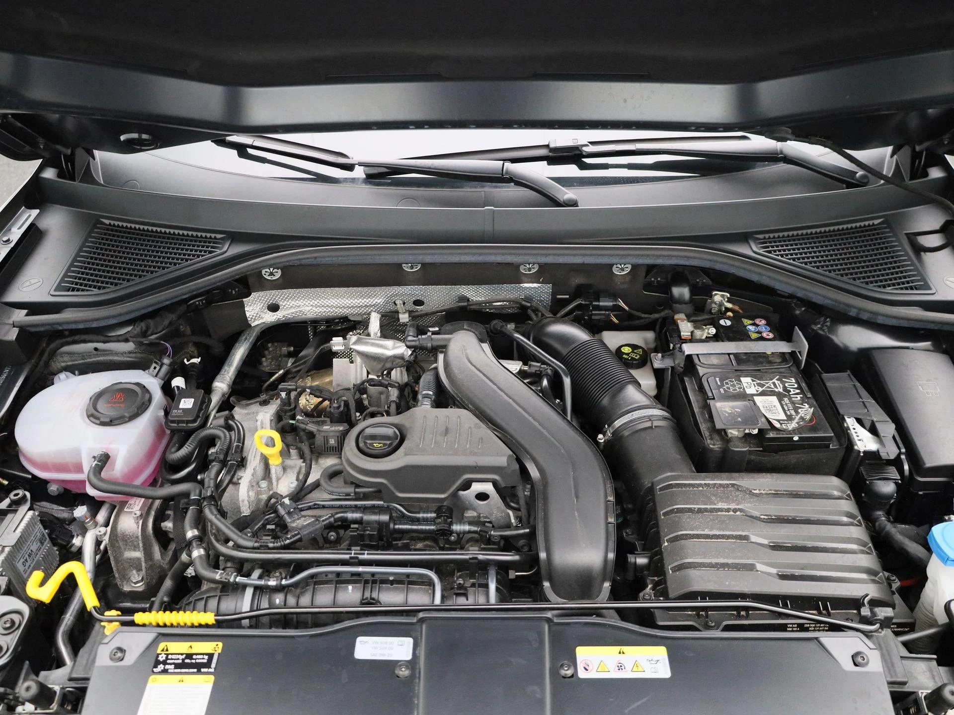 Volkswagen-T-Roc-image-35