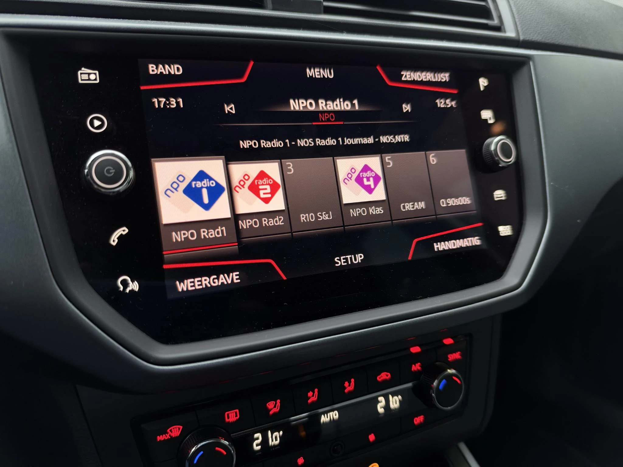 SEAT-Arona-image-4