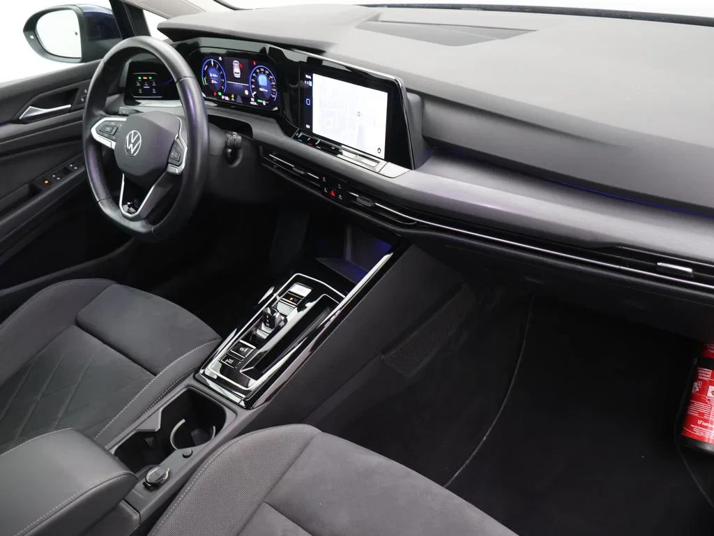 Volkswagen-Golf-image-2