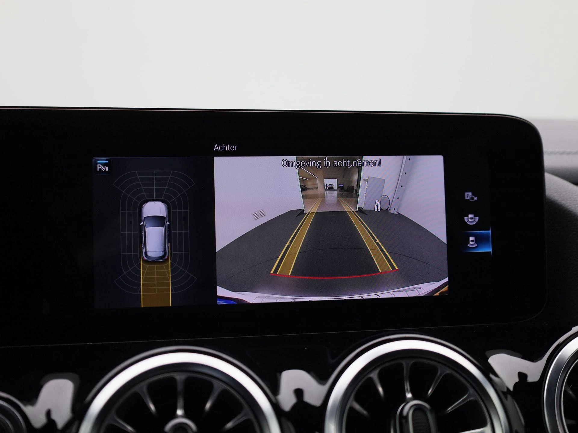 Mercedes-Benz-GLA-image-29