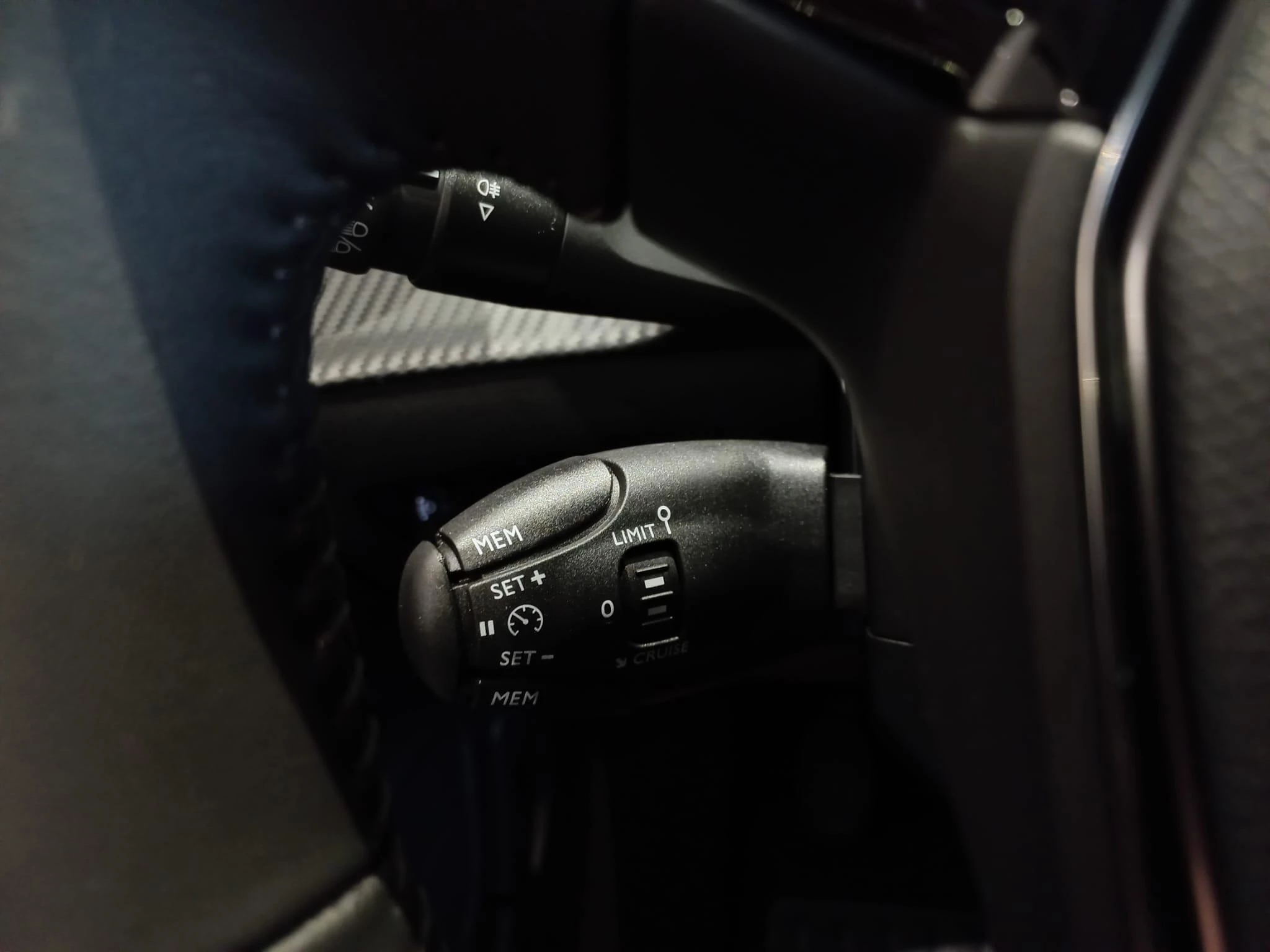 Peugeot-208-image-24