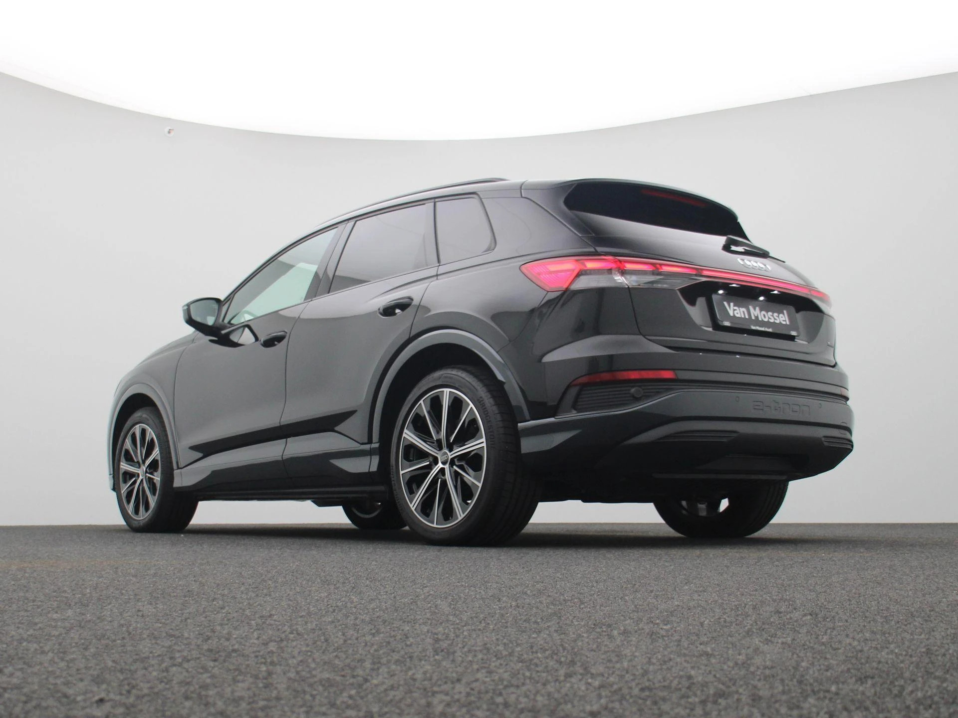 Audi-Q4 e-tron-image-6