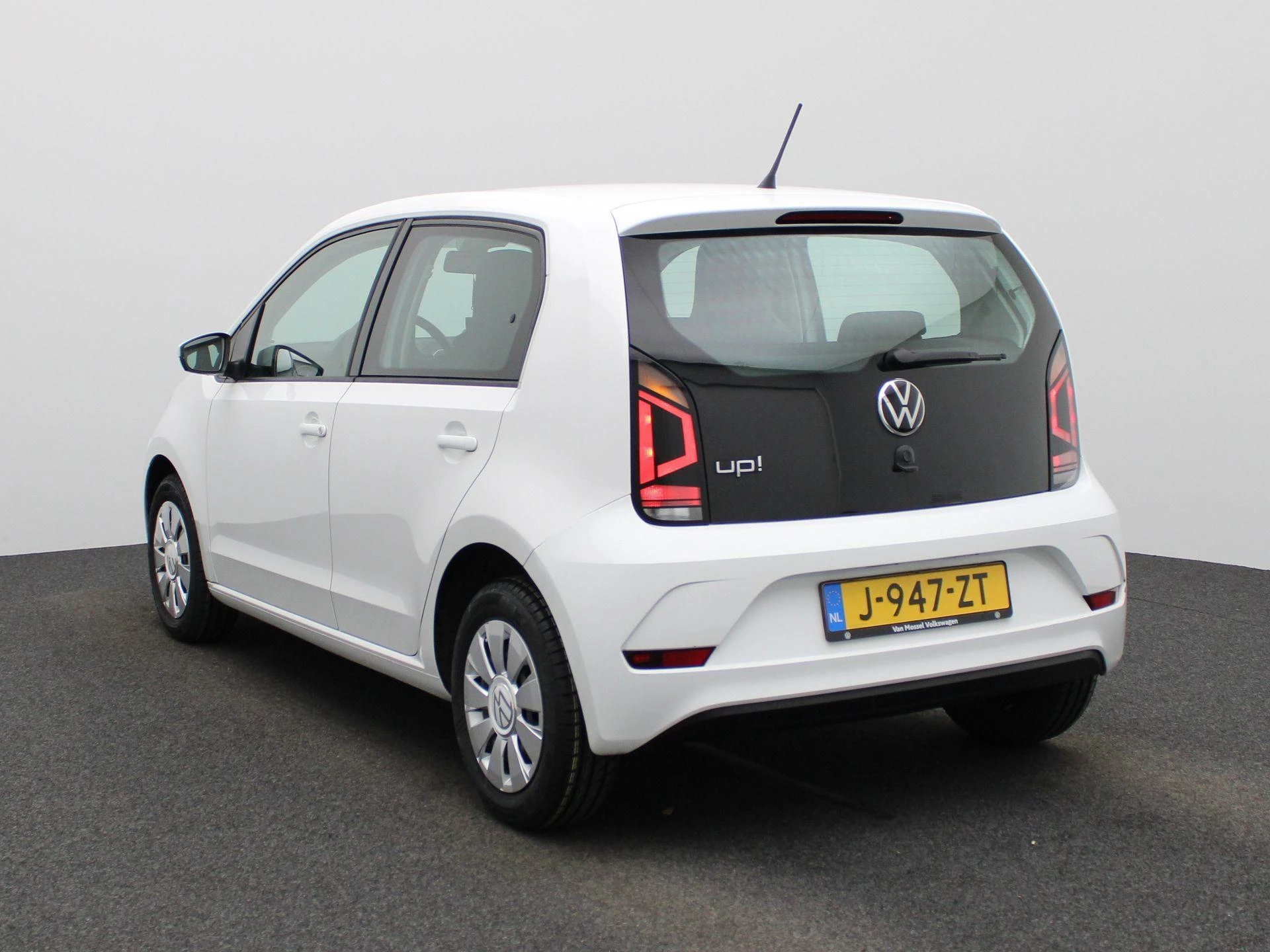 Volkswagen-up!-image-1