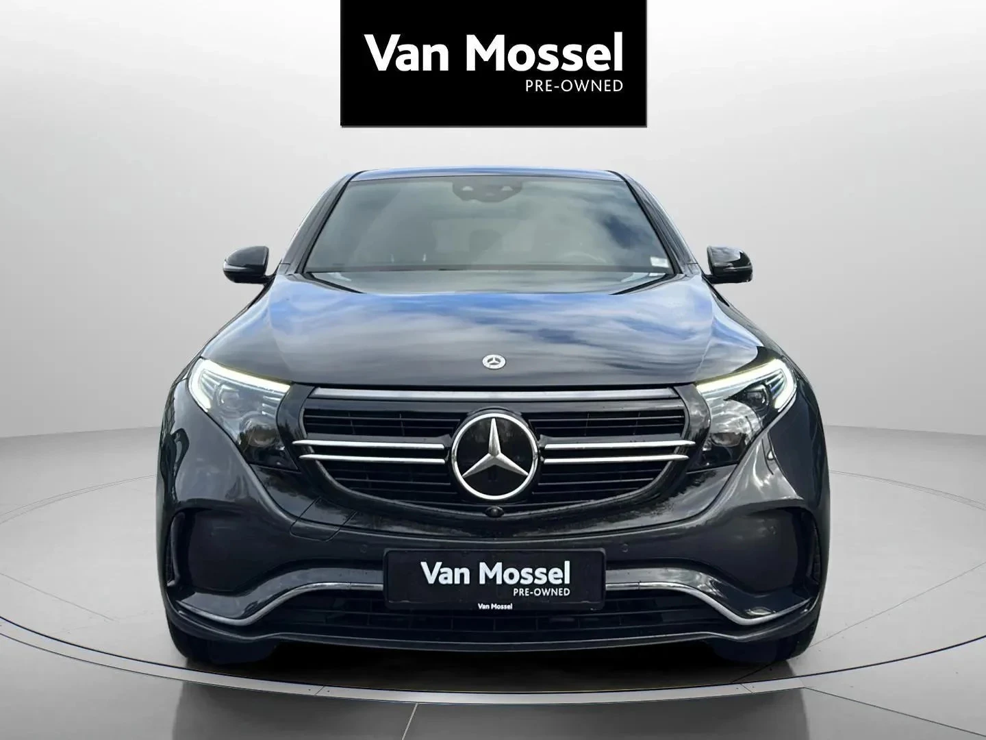 Mercedes-Benz-EQC-image-1