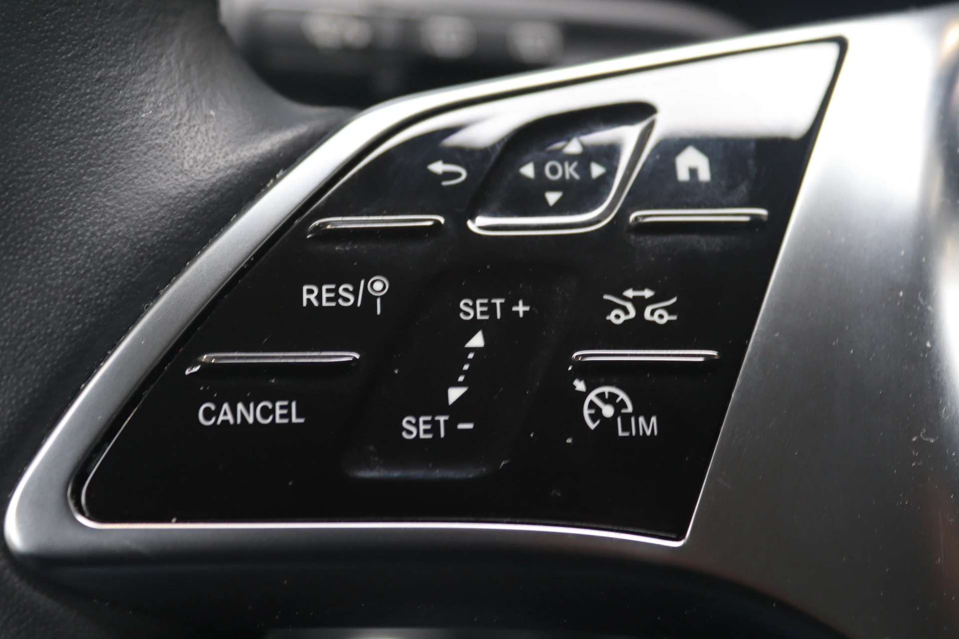 Mercedes-Benz-EQV-image-15