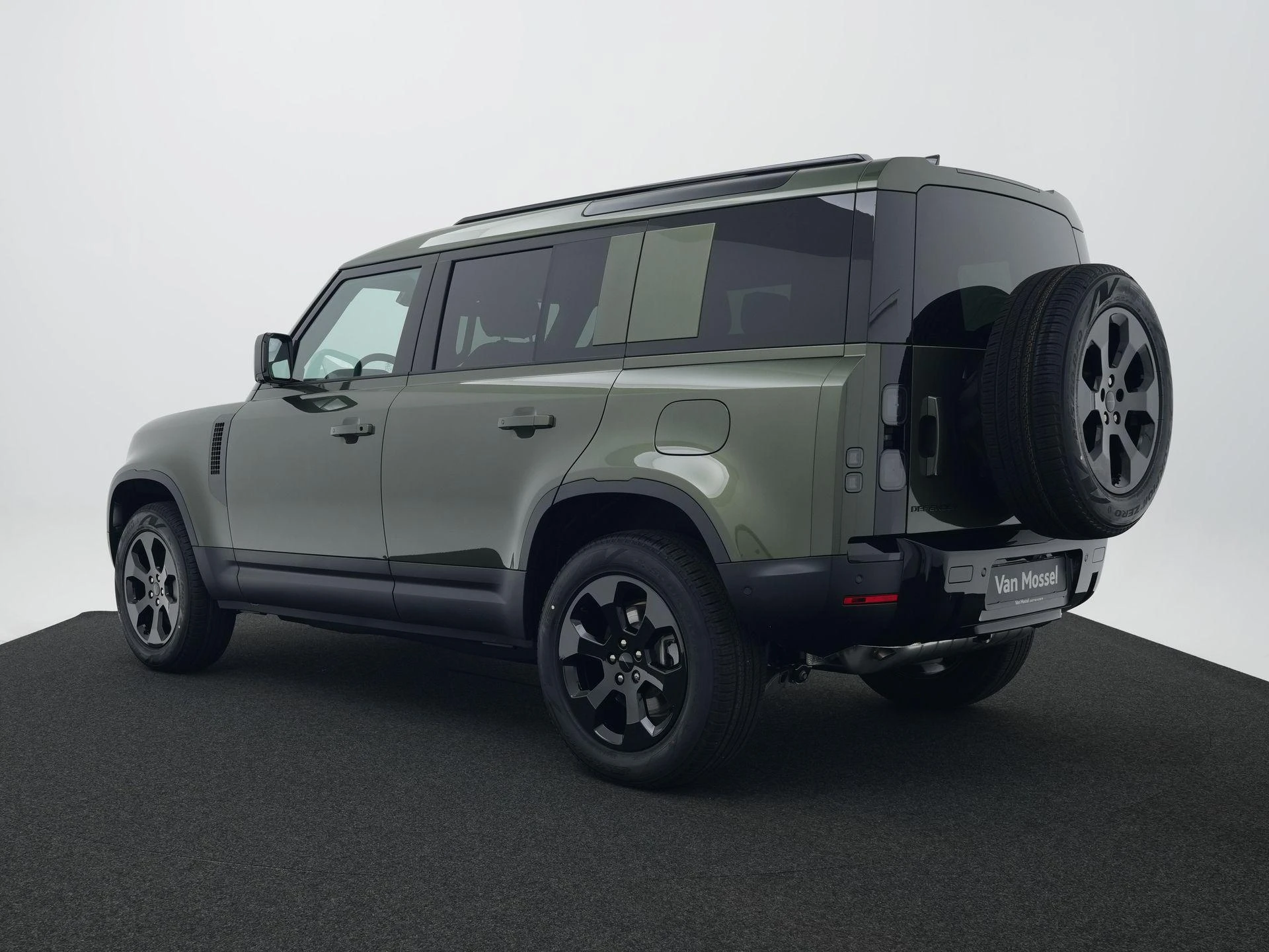 Land Rover-Defender-image-1