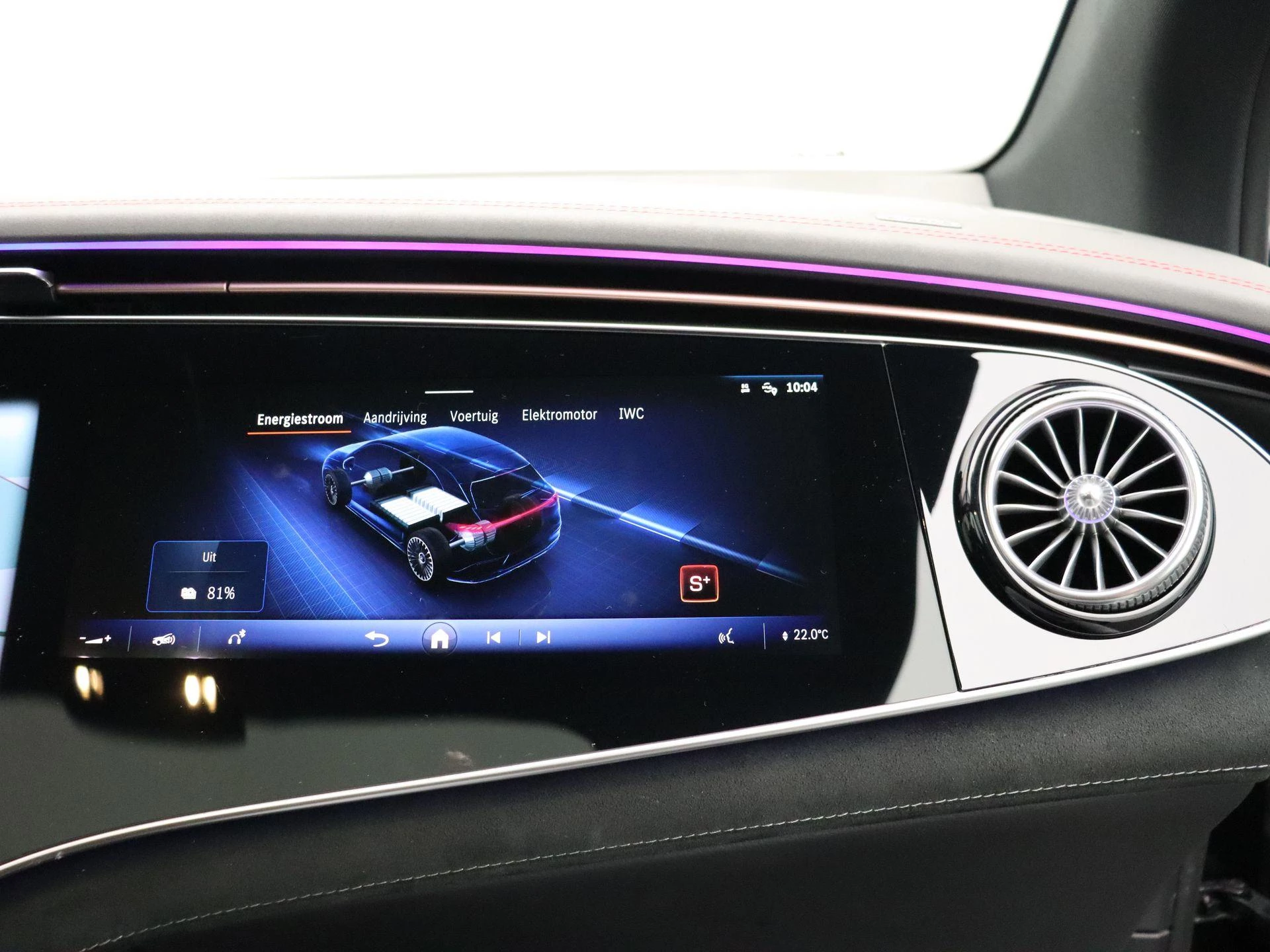 Mercedes-Benz-EQE-image-34