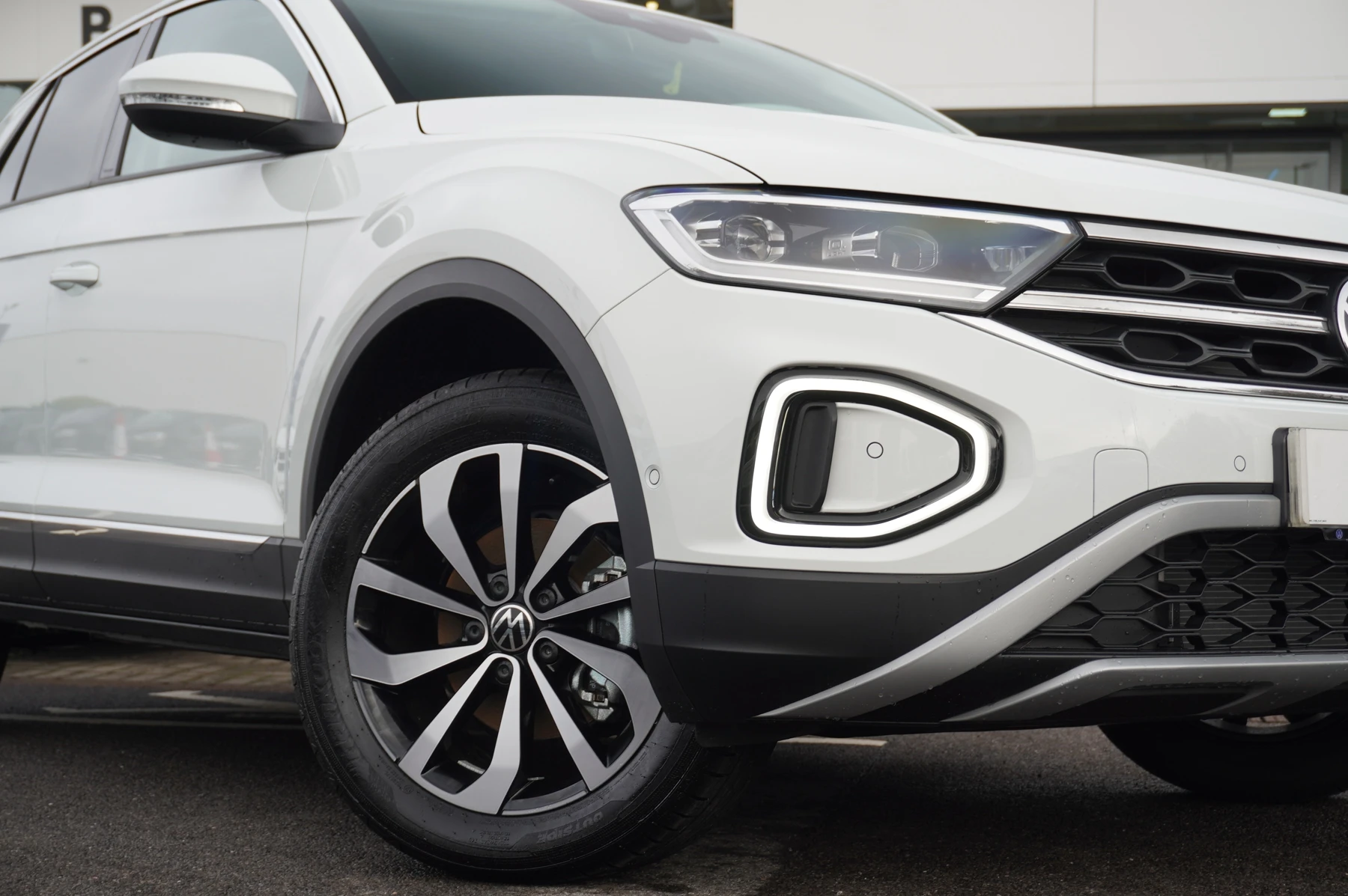 Volkswagen-T-Roc-image-23