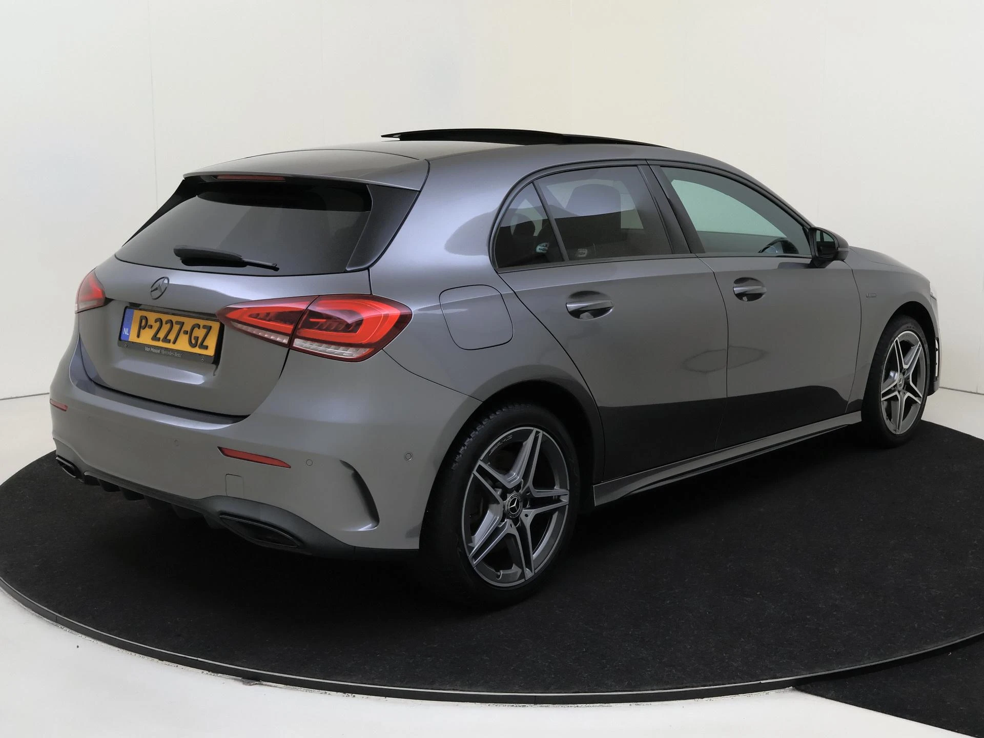 Mercedes-Benz-A-Klasse-image-3