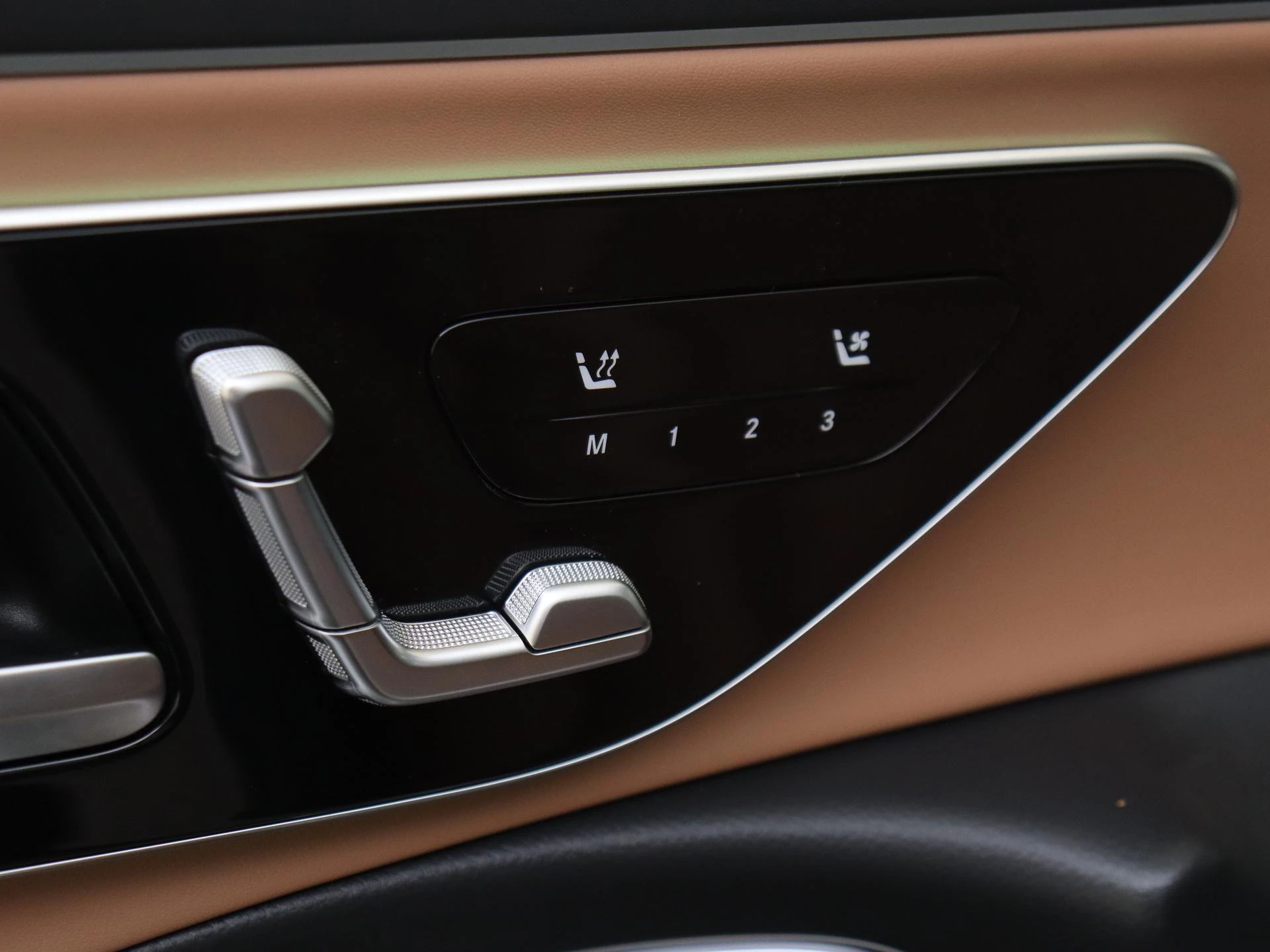 Mercedes-Benz-E-Klasse-image-24