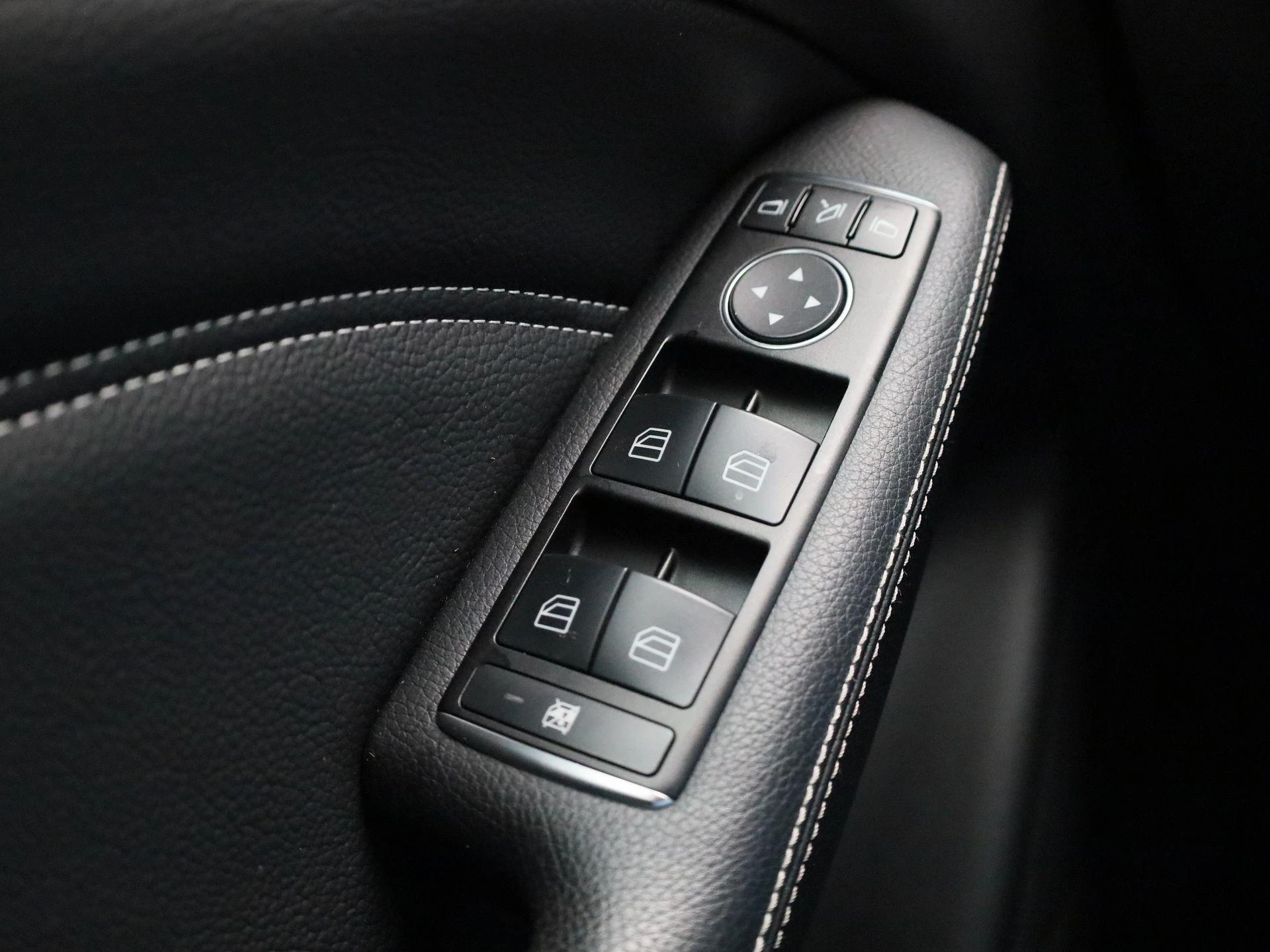 Mercedes-Benz-B-Klasse-image-28
