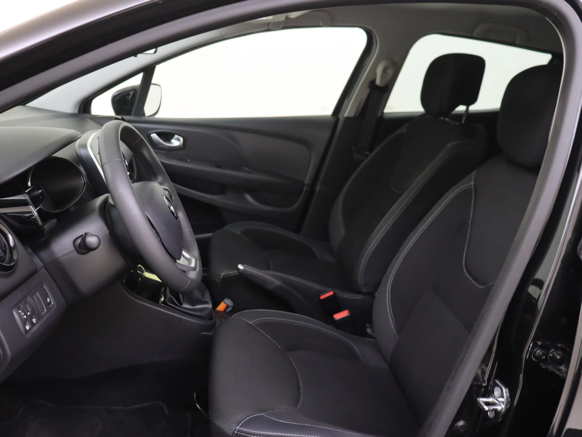 Renault-Clio-image-10