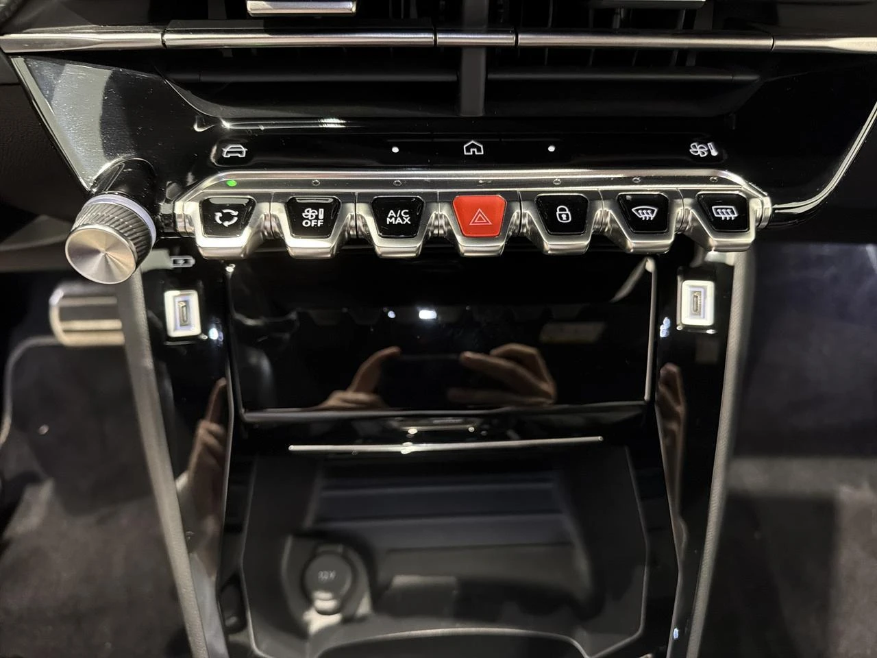 Peugeot-e-2008-image-14