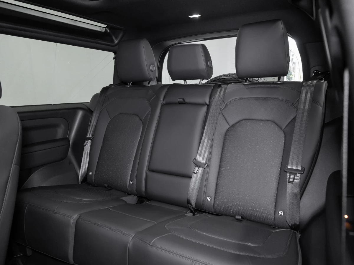 Land Rover-Defender-image-19