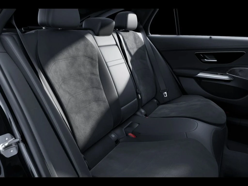 Mercedes-Benz-E-Klasse 300-image-11