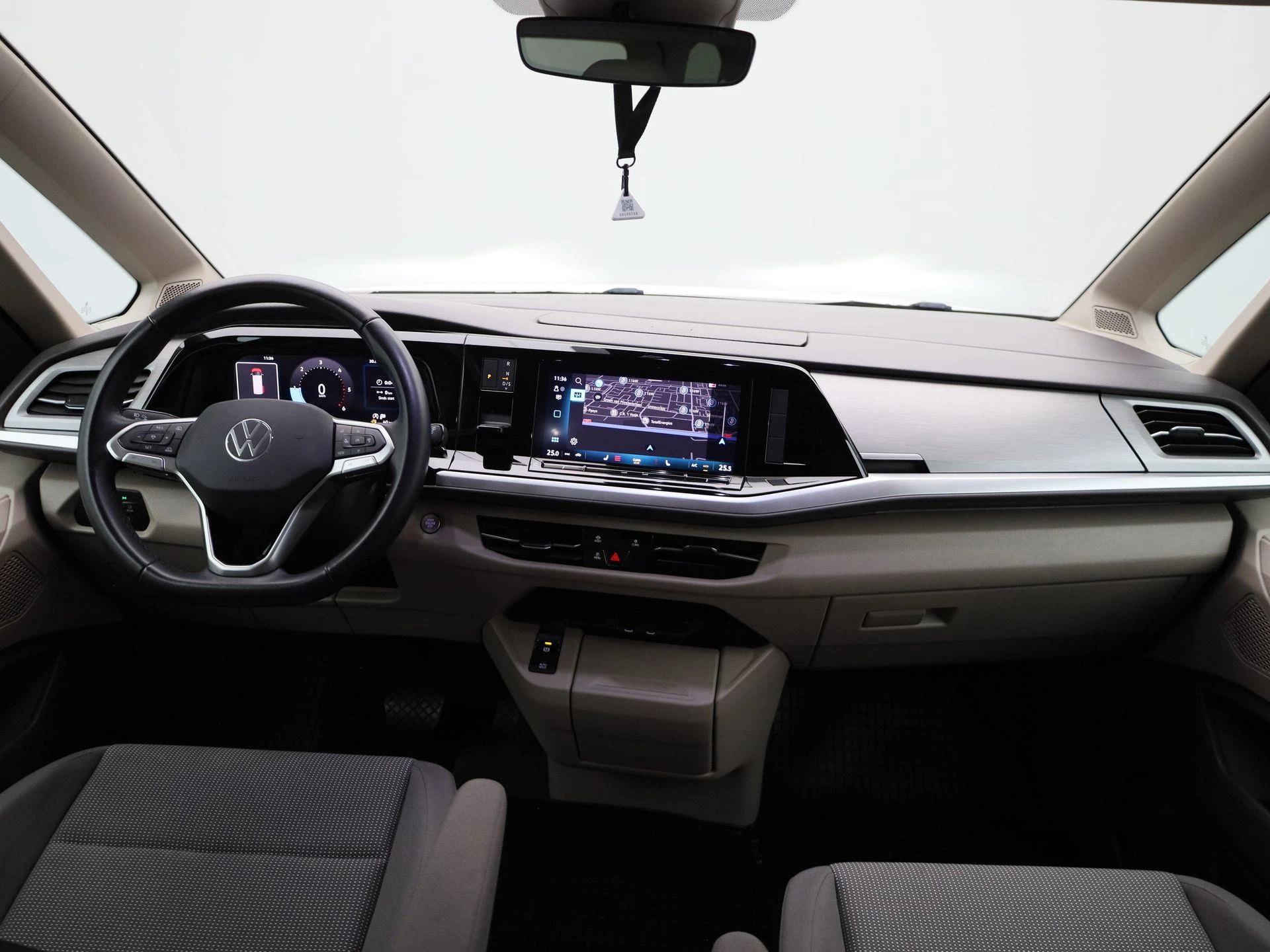 Volkswagen-Multivan-image-36