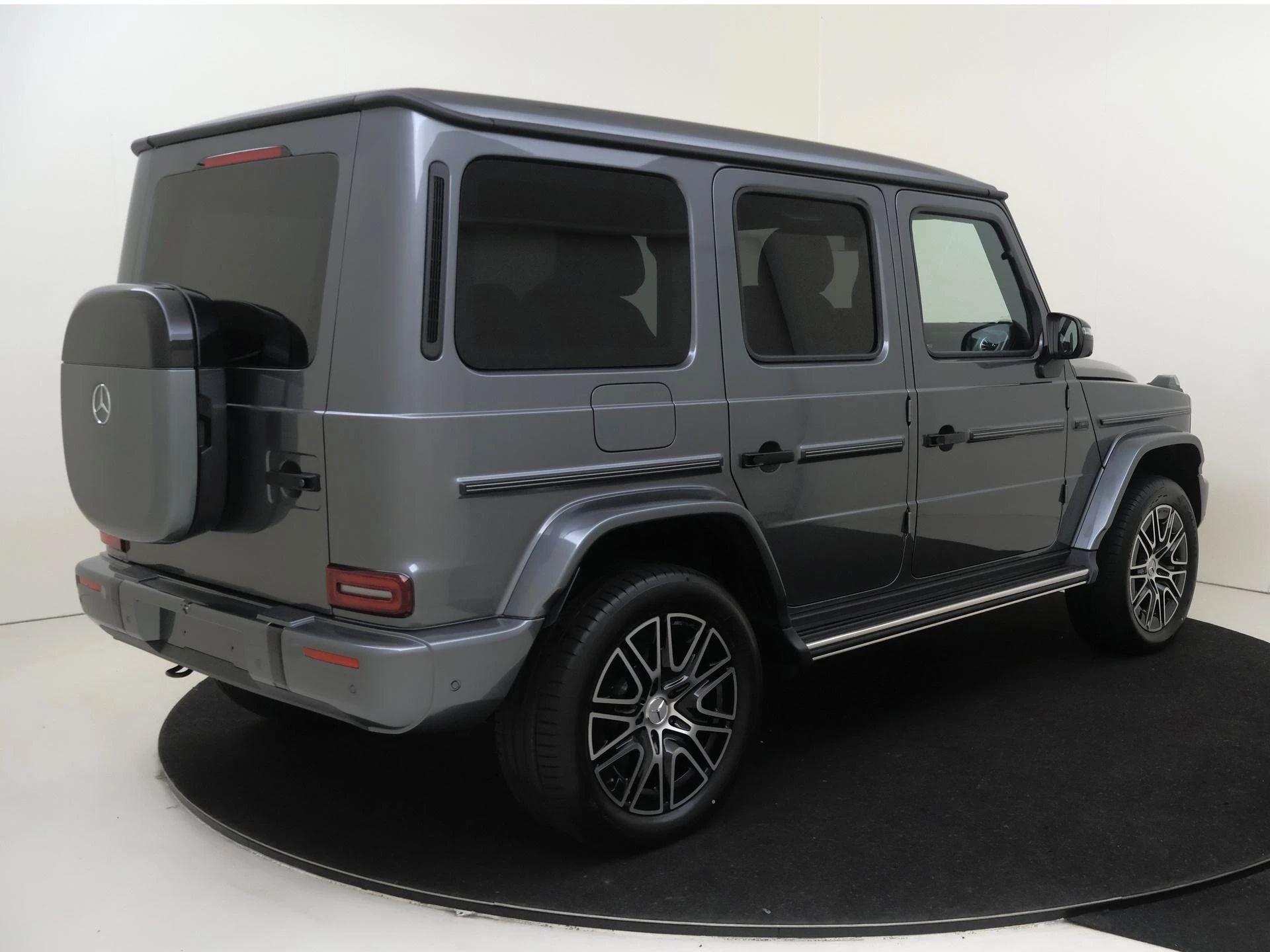 Mercedes-Benz-G-Klasse-image-3