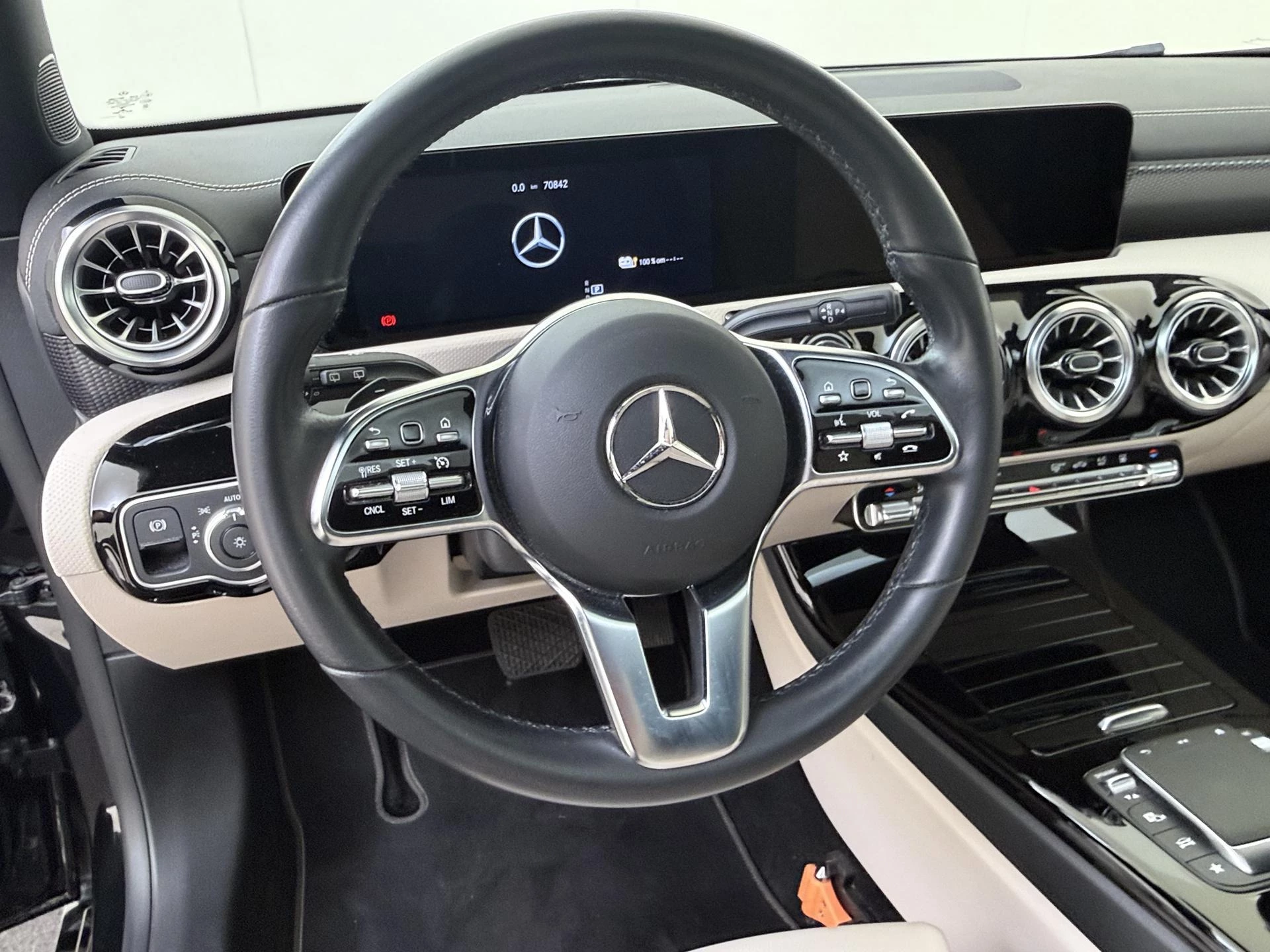 Mercedes-Benz-CLA-image-9