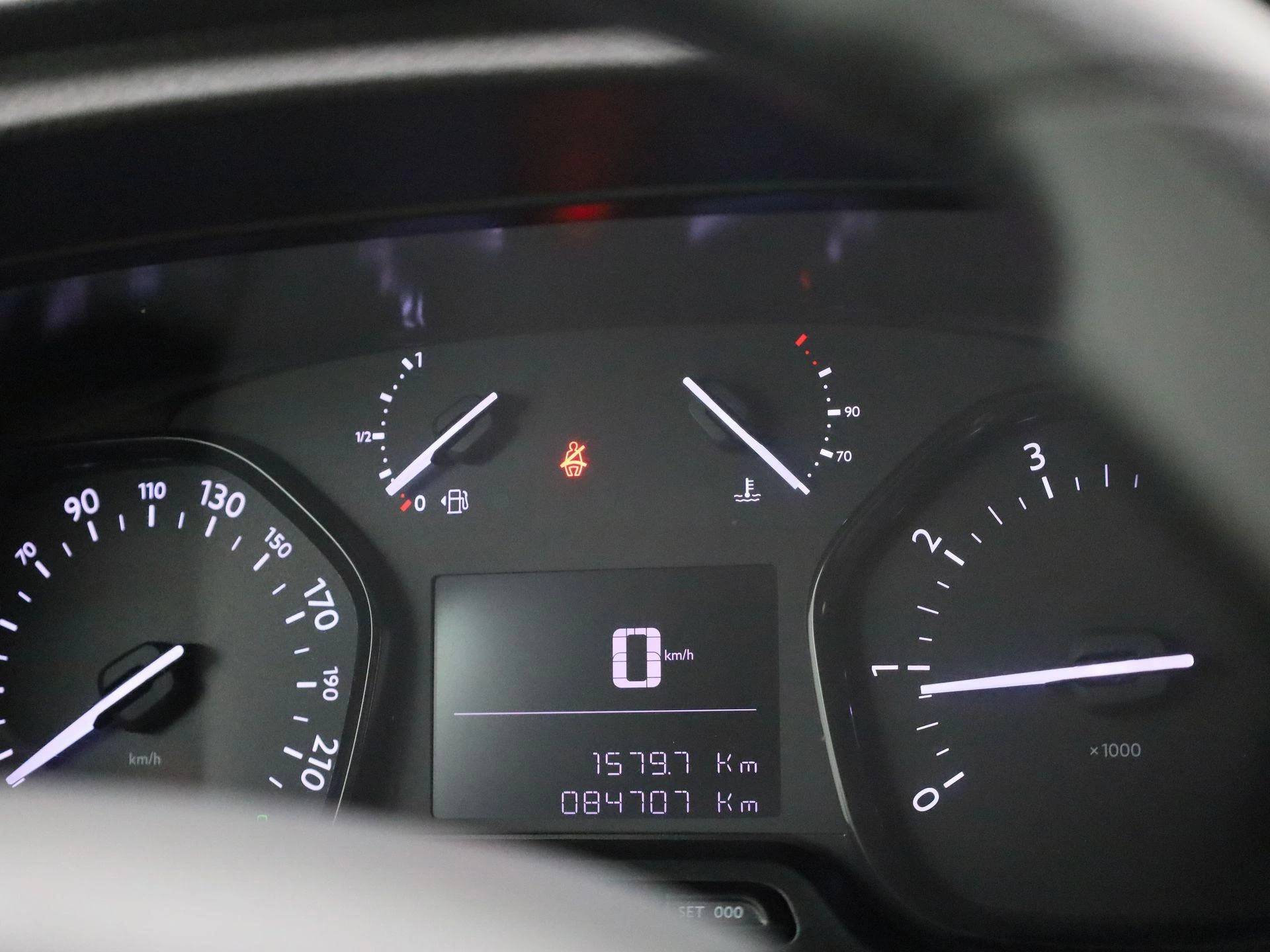 Opel-Vivaro-image-24