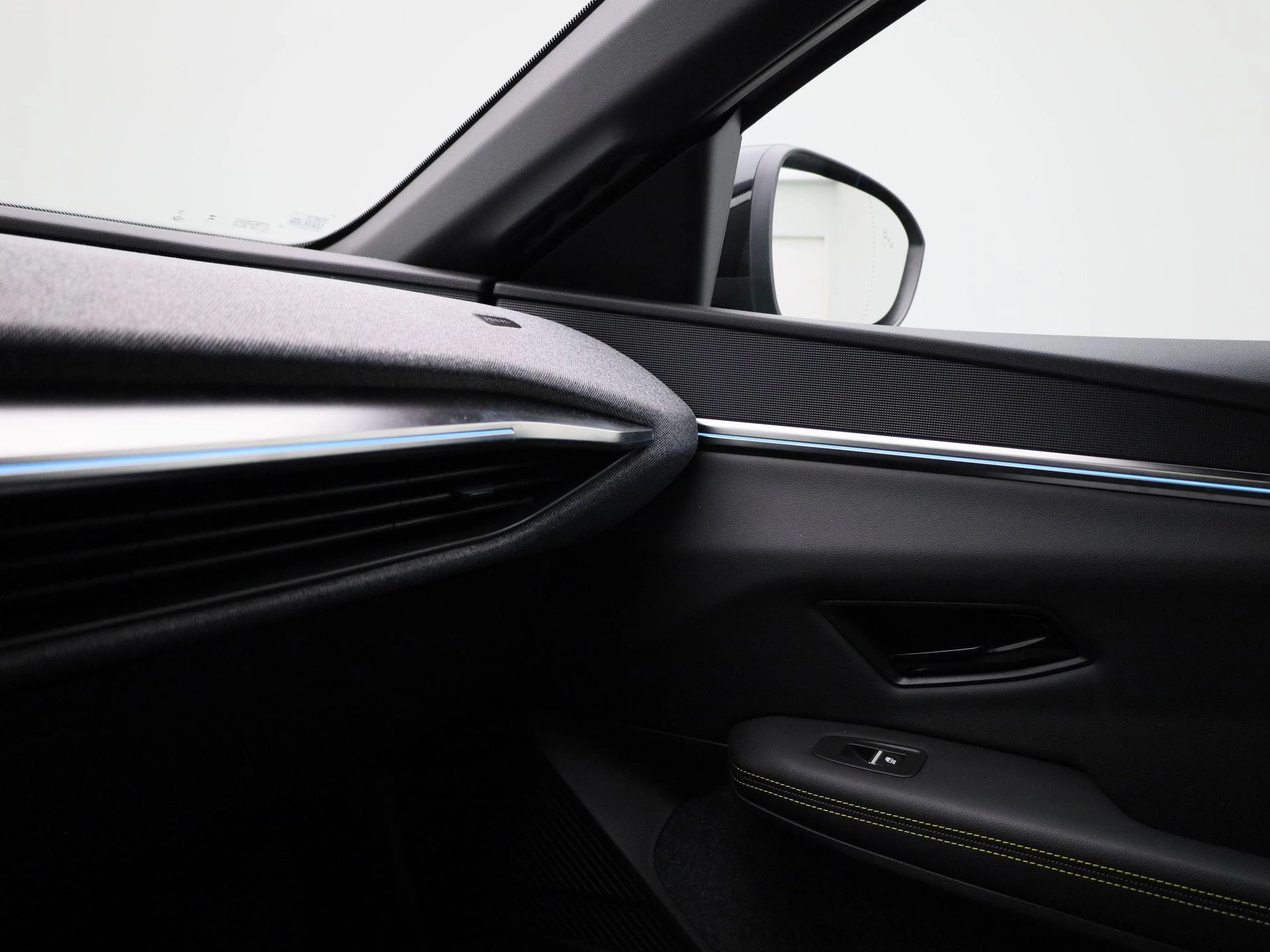 Renault-Megane E-Tech-image-23