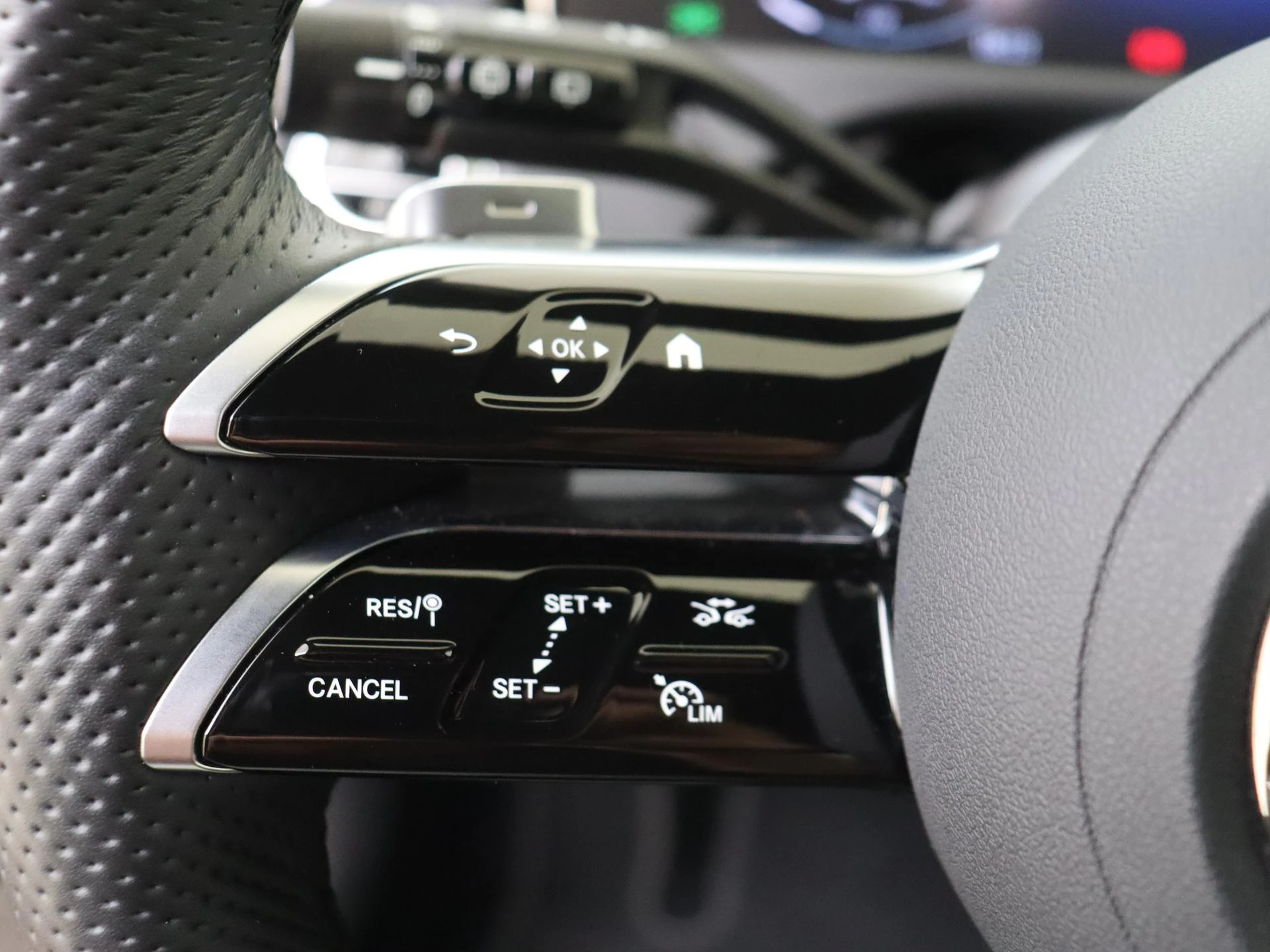 Mercedes-Benz-E-Klasse-image-11