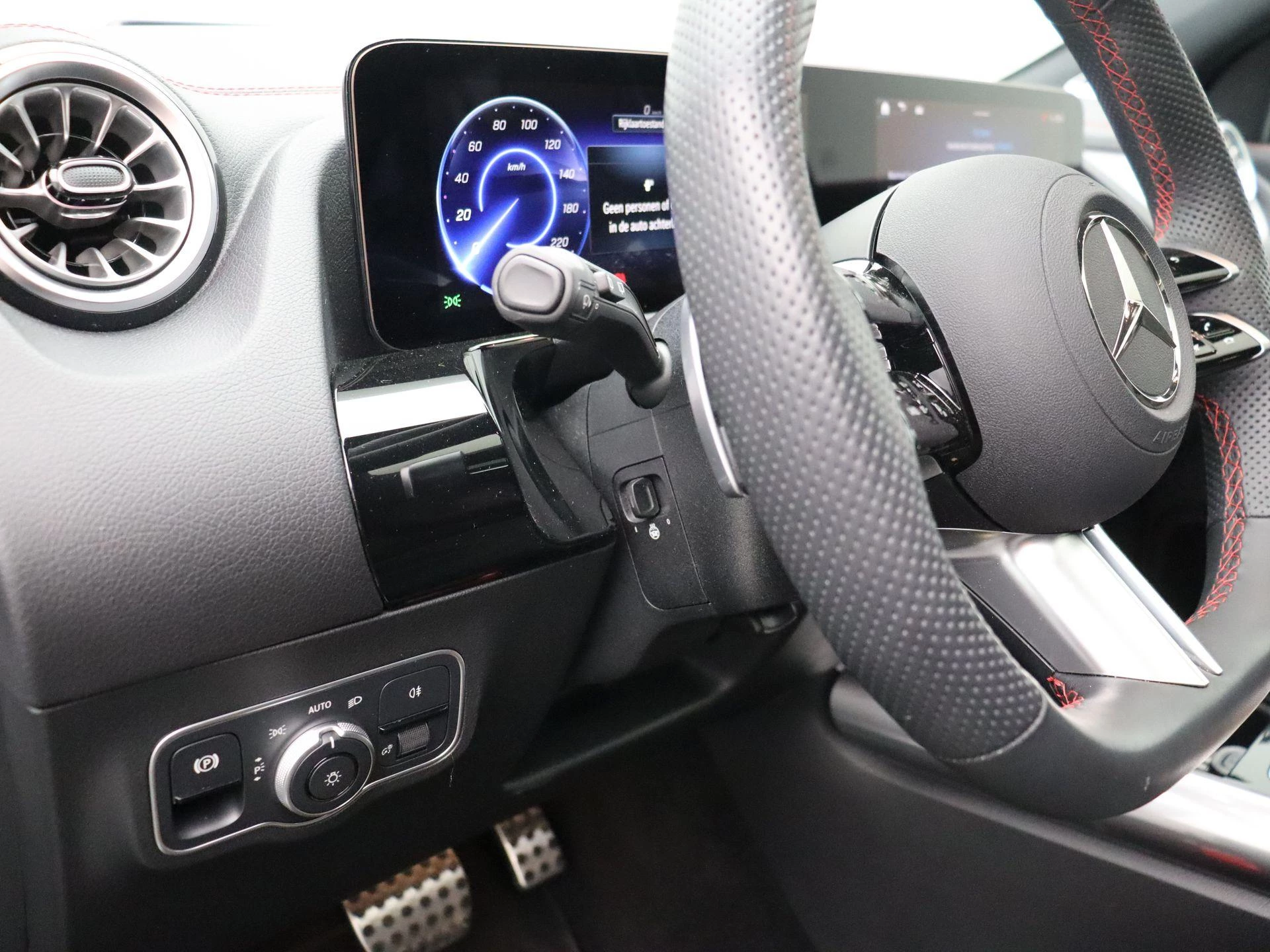 Mercedes-Benz EQA 250+ Star Edition + PANO DAK + BURMESTER + TREKHAAK + HEAD UP +