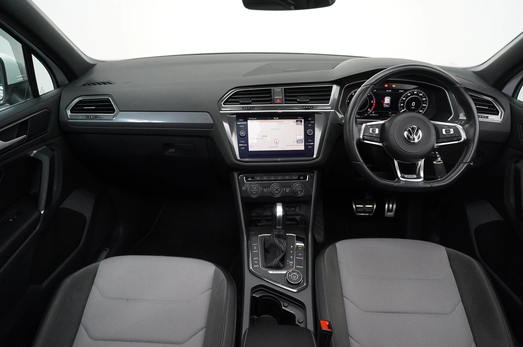 Volkswagen-Tiguan-image-10