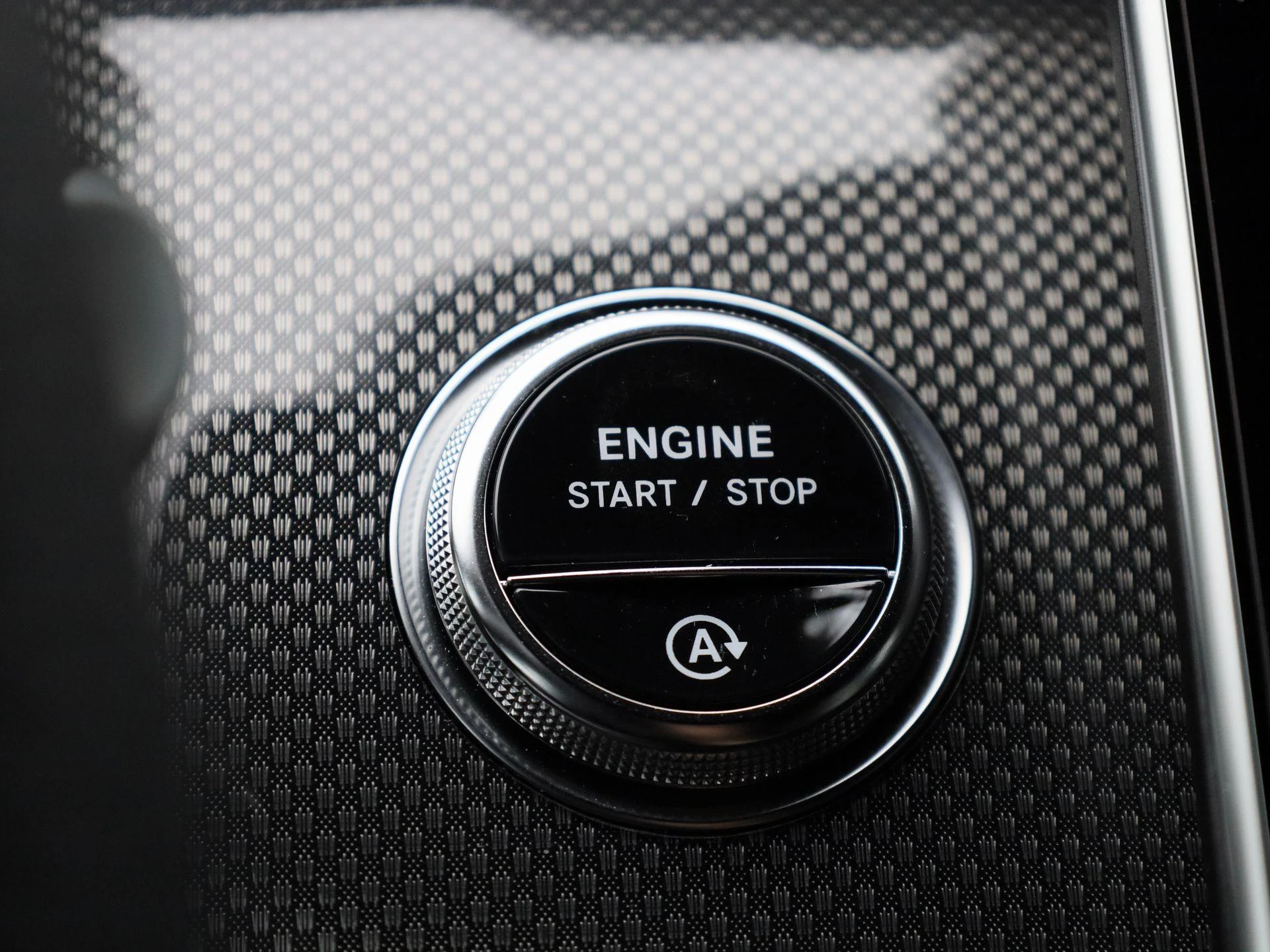 Mercedes-Benz-GLC-image-21