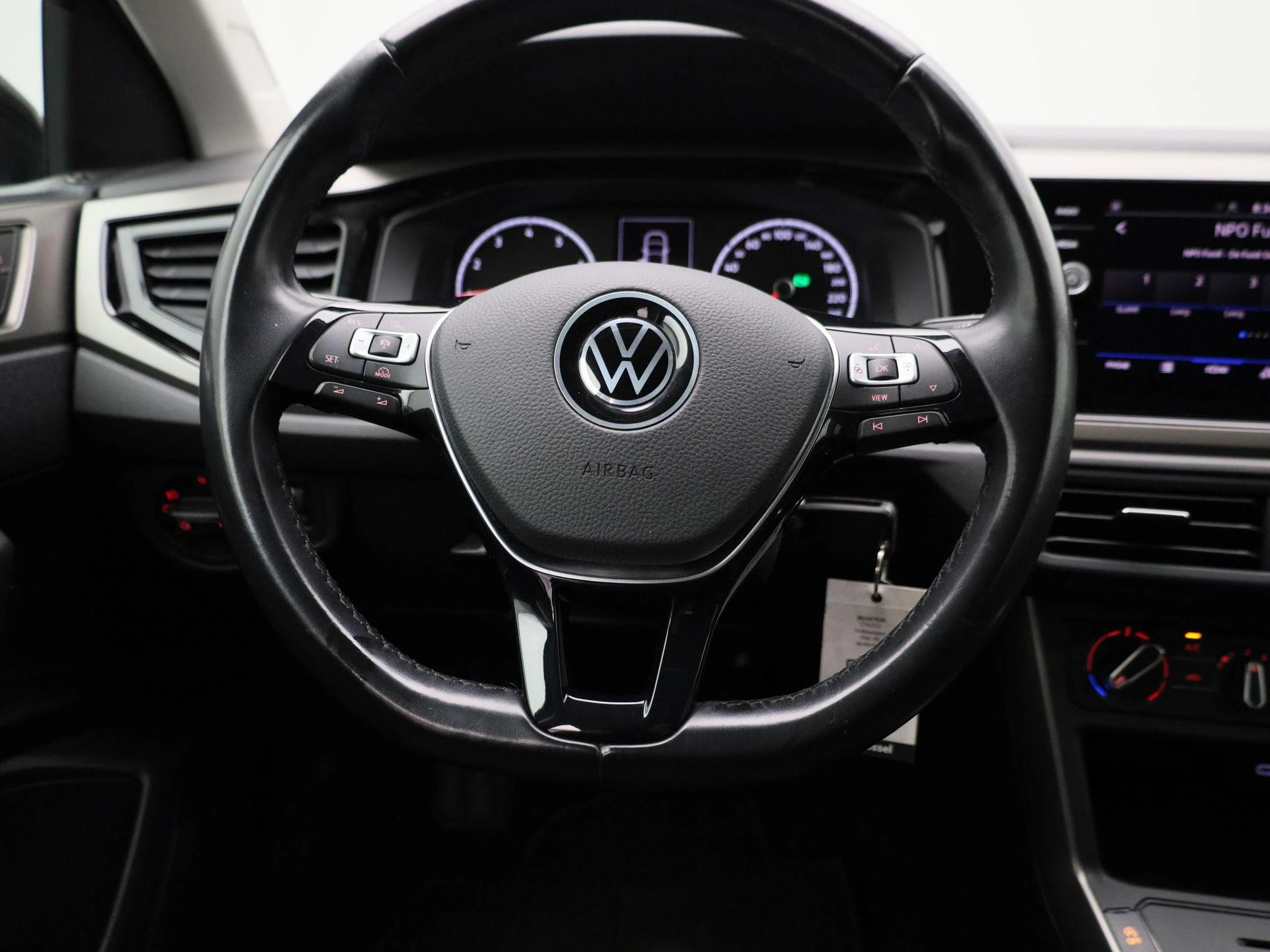 Volkswagen-Polo-image-6