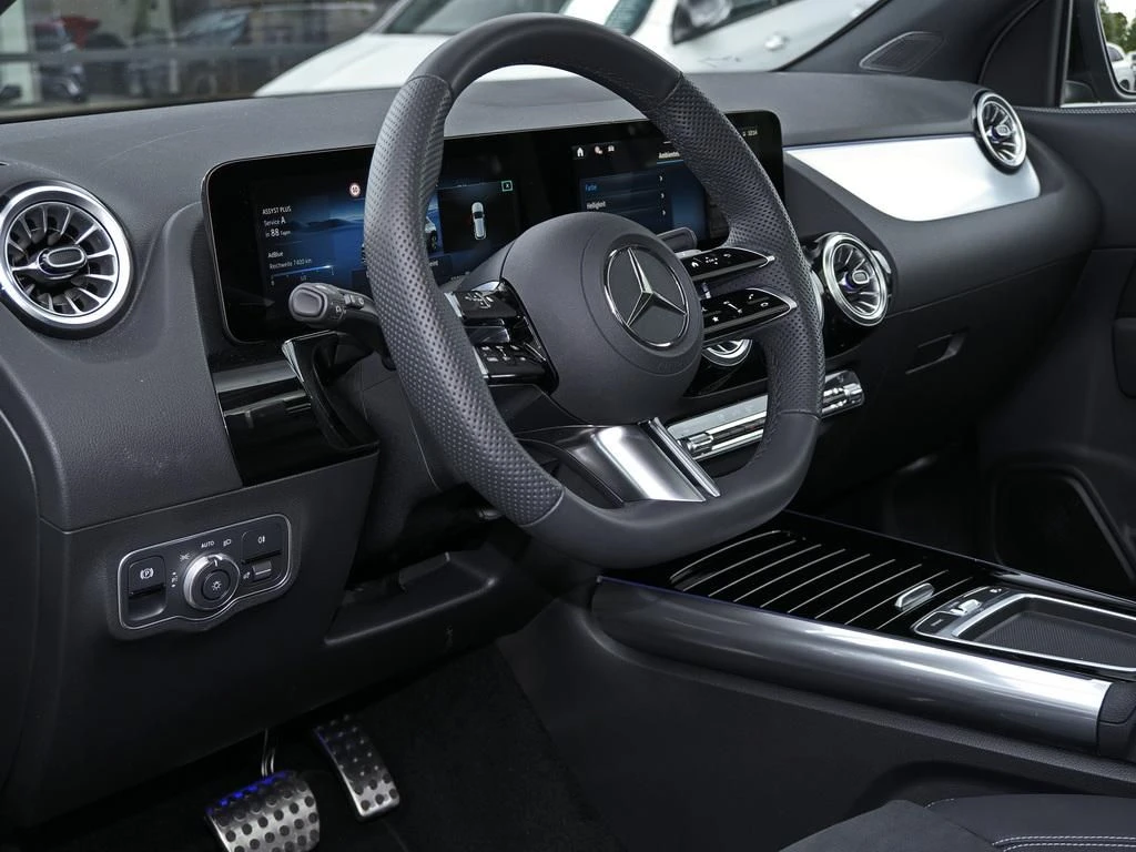 Mercedes-Benz-GLA 200 d-image-8