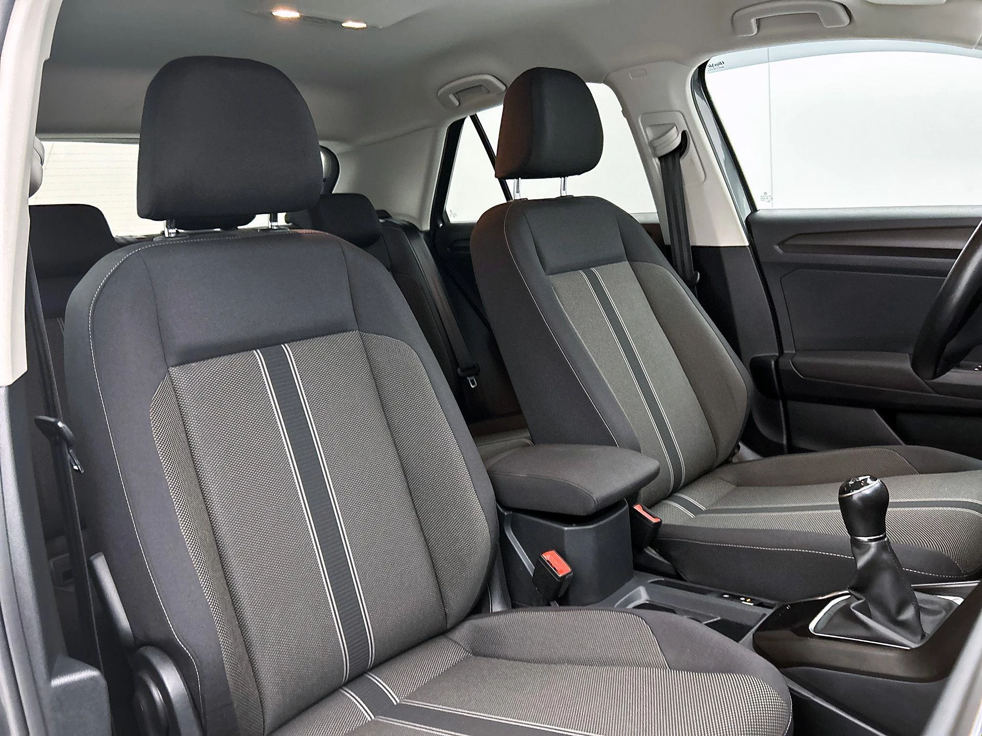Volkswagen-T-Roc-image-21