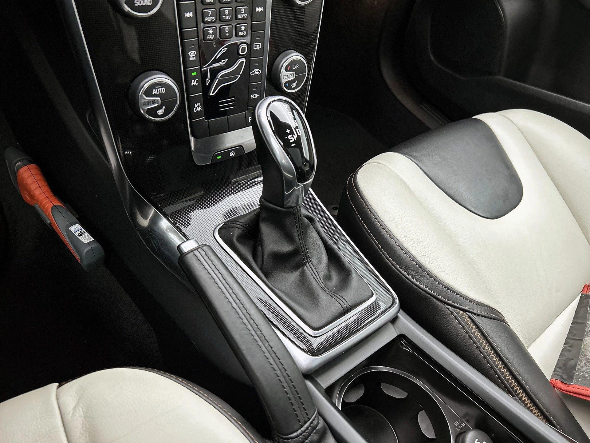 Volvo-V40-image-27