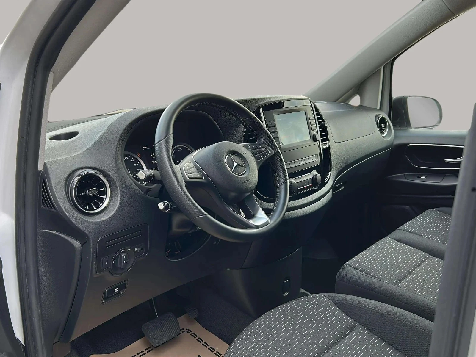 Mercedes-Benz-eVito-image-8