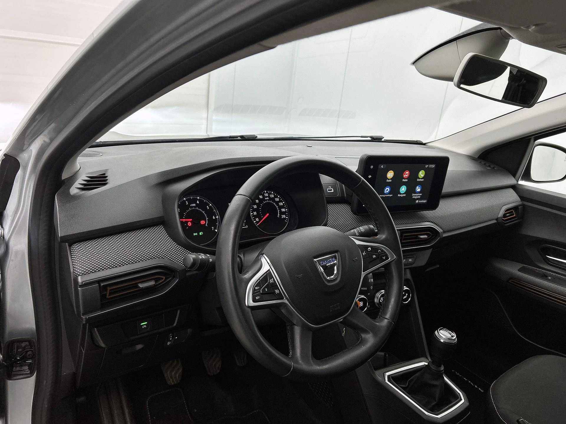 Dacia-Sandero Stepway-image-16