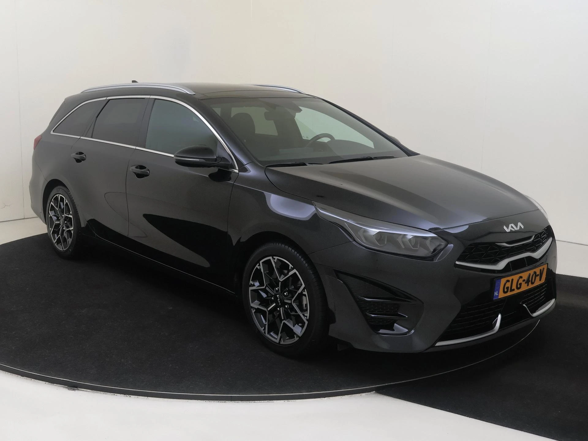 Kia-Ceed Sportswagon-image-1