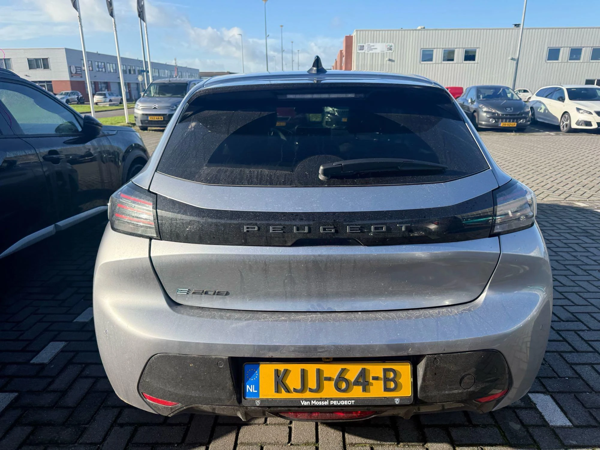 Peugeot-e-208-image-3